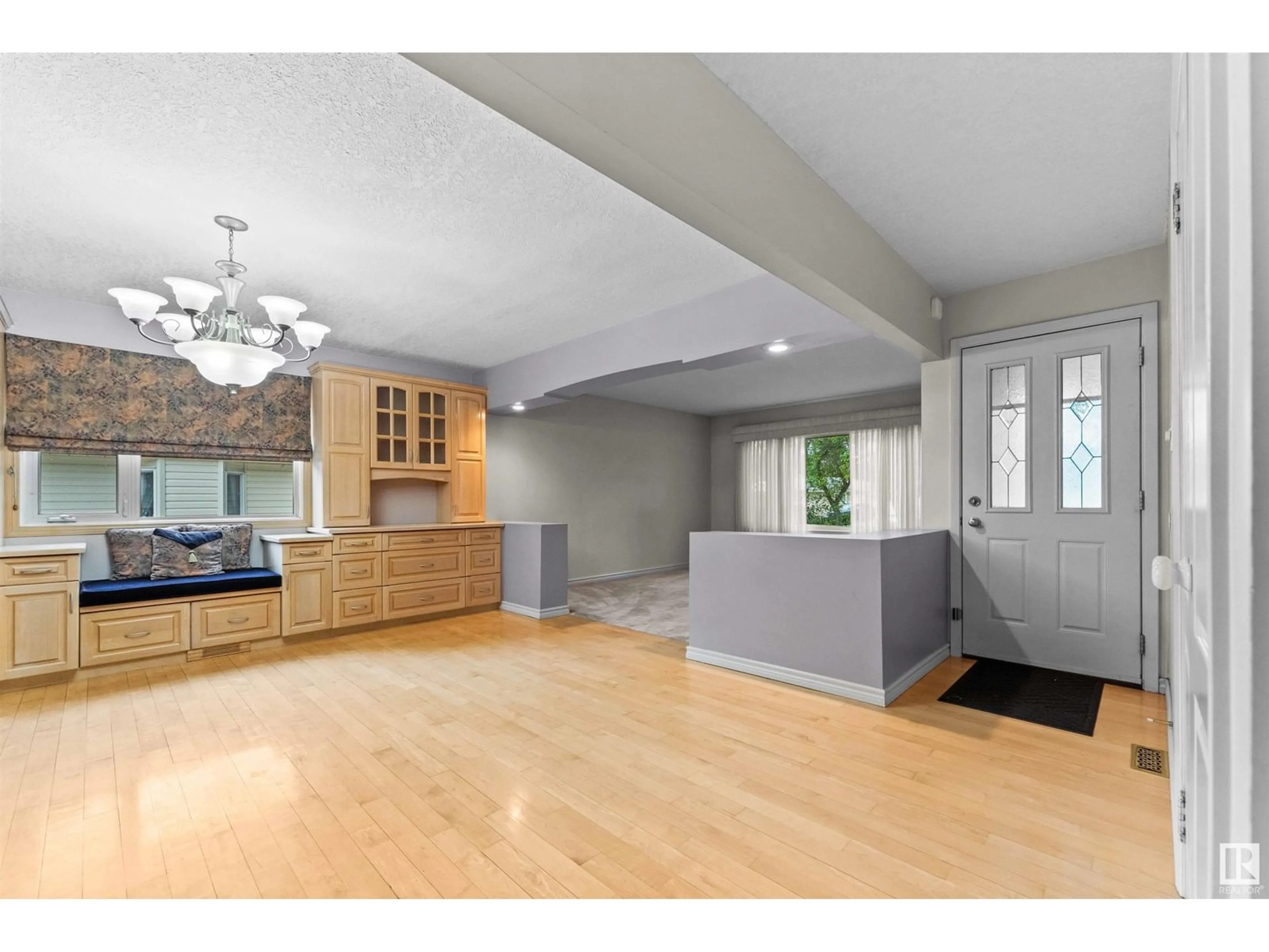 Open concept kitchen, unknown for 9121 94 AV, Fort Saskatchewan Alberta T8L1B8