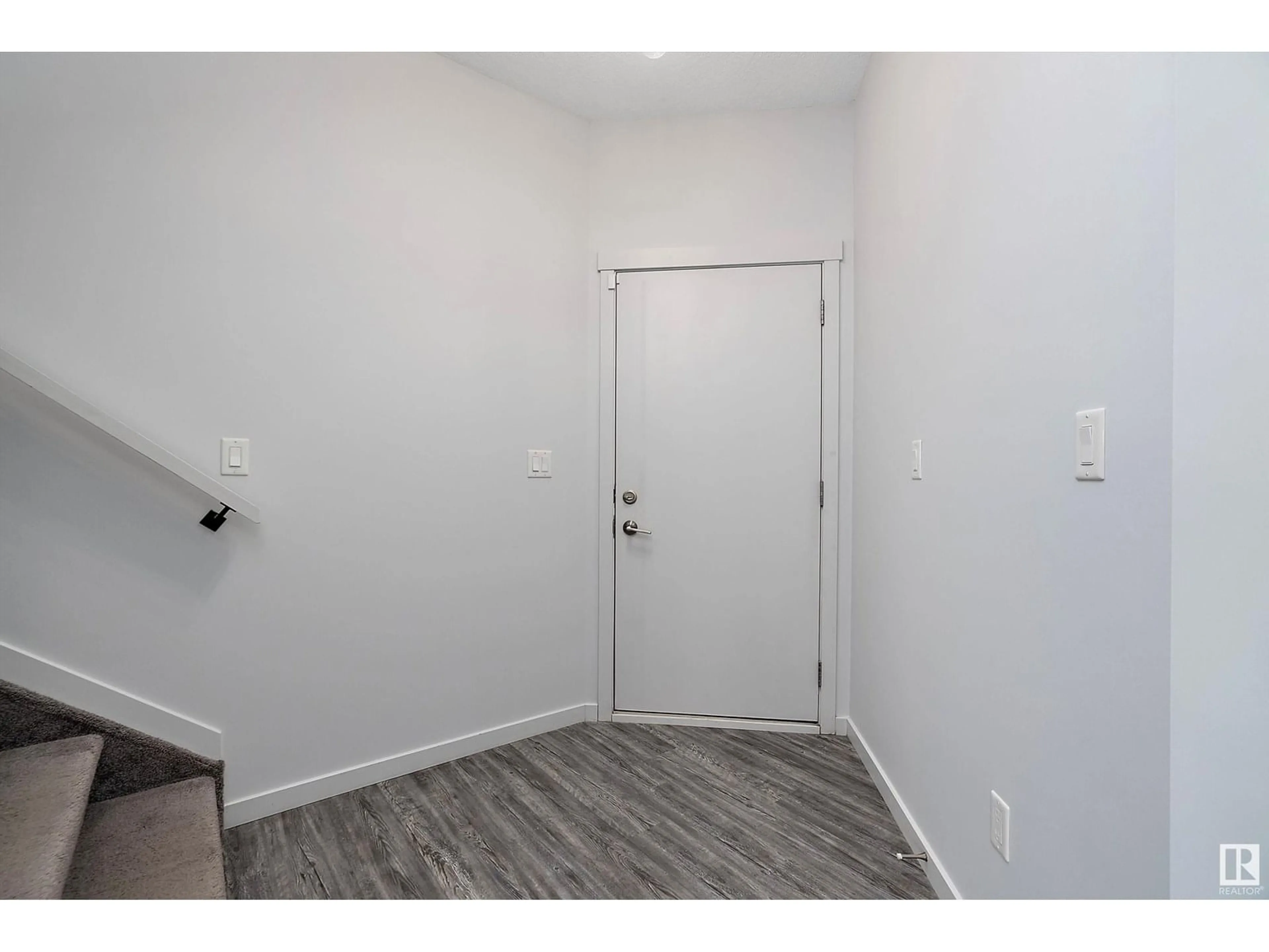Indoor entryway for 50 - 20 EDINBURGH CRT, St. Albert Alberta T8N7X5
