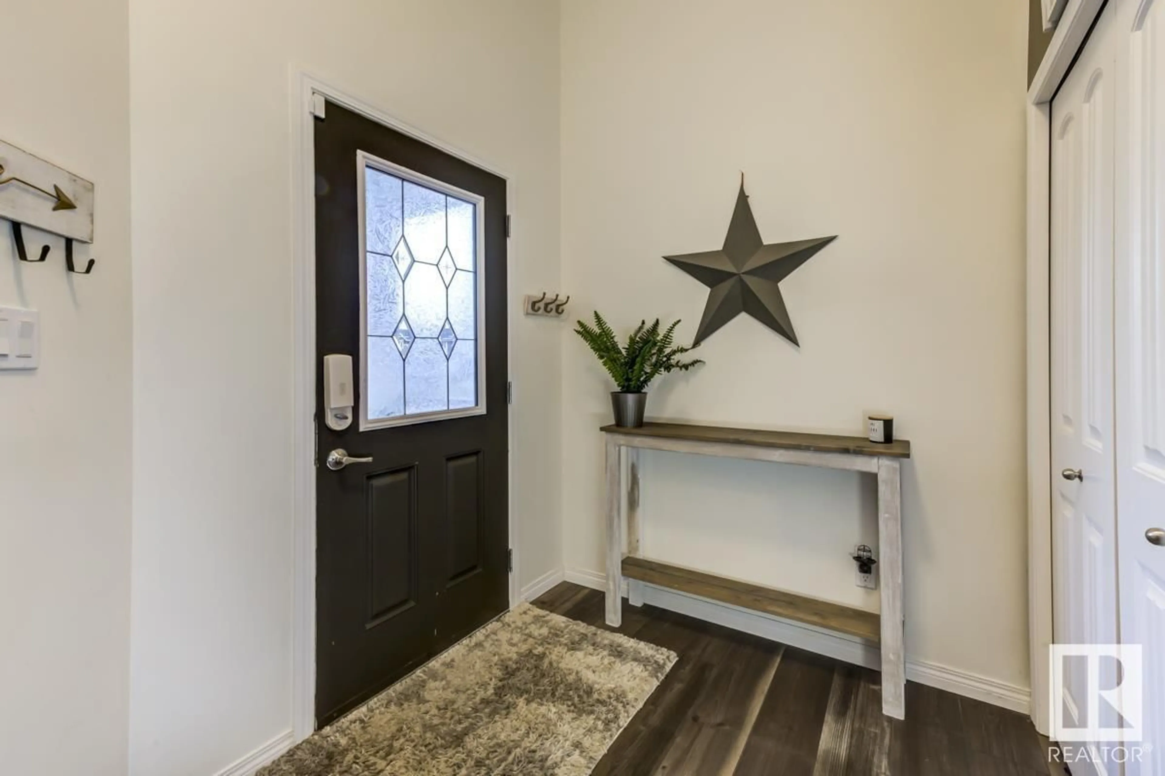 Indoor entryway for 225 STURTZ BN, Leduc Alberta T9E0Y5