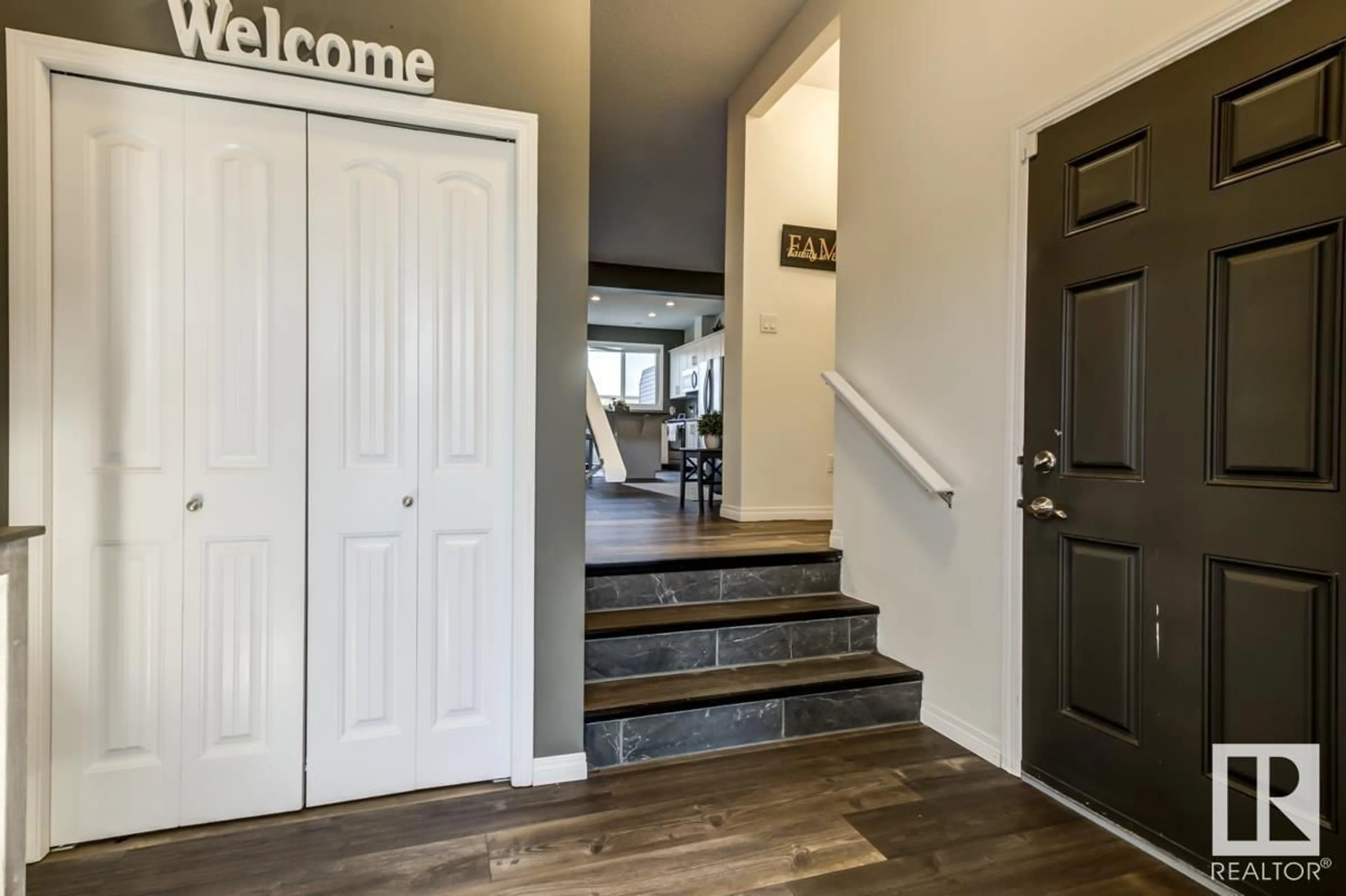 Indoor entryway for 225 STURTZ BN, Leduc Alberta T9E0Y5