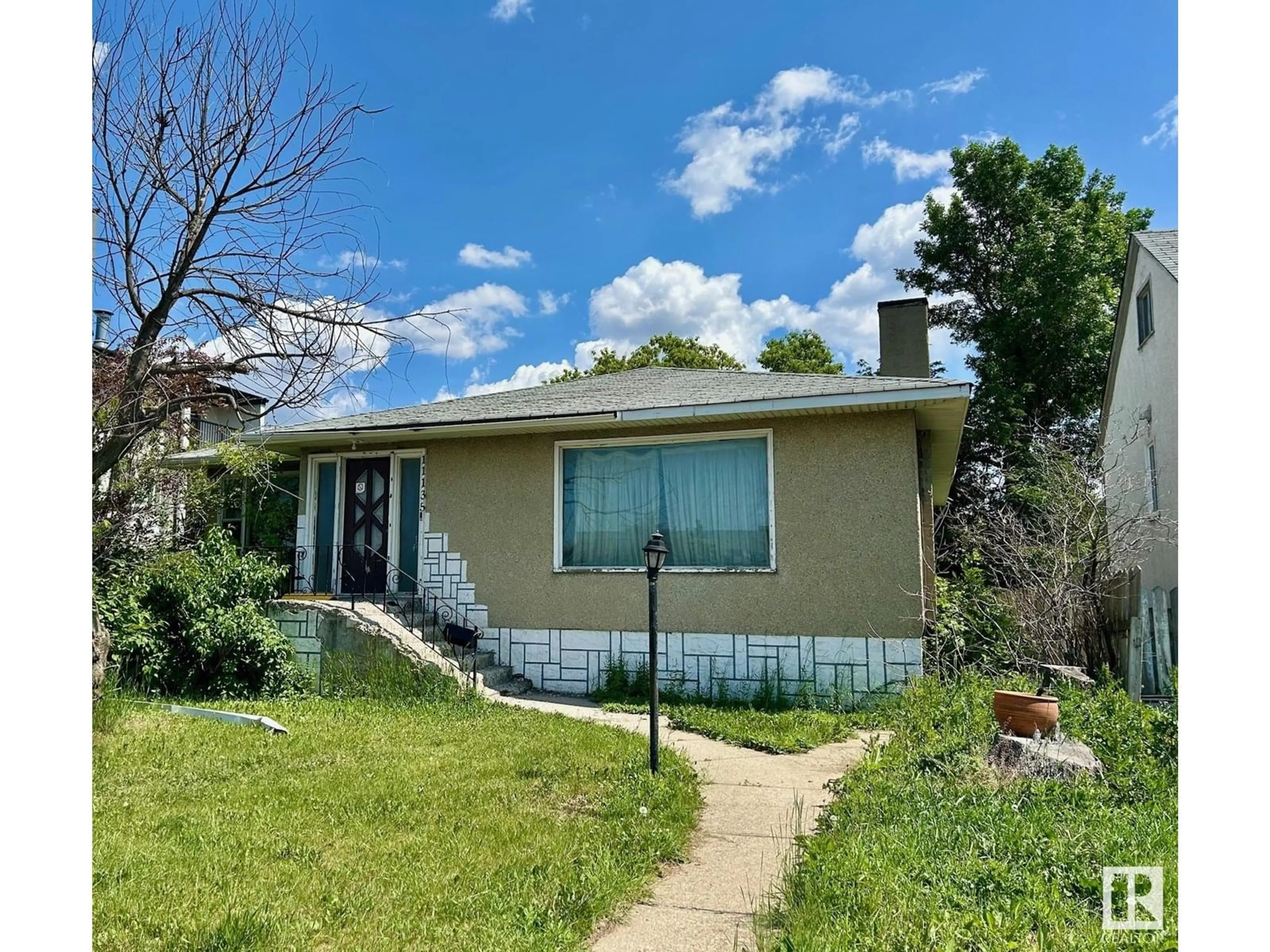 Unknown for 11135 GROAT RD, Edmonton Alberta T5M3K1