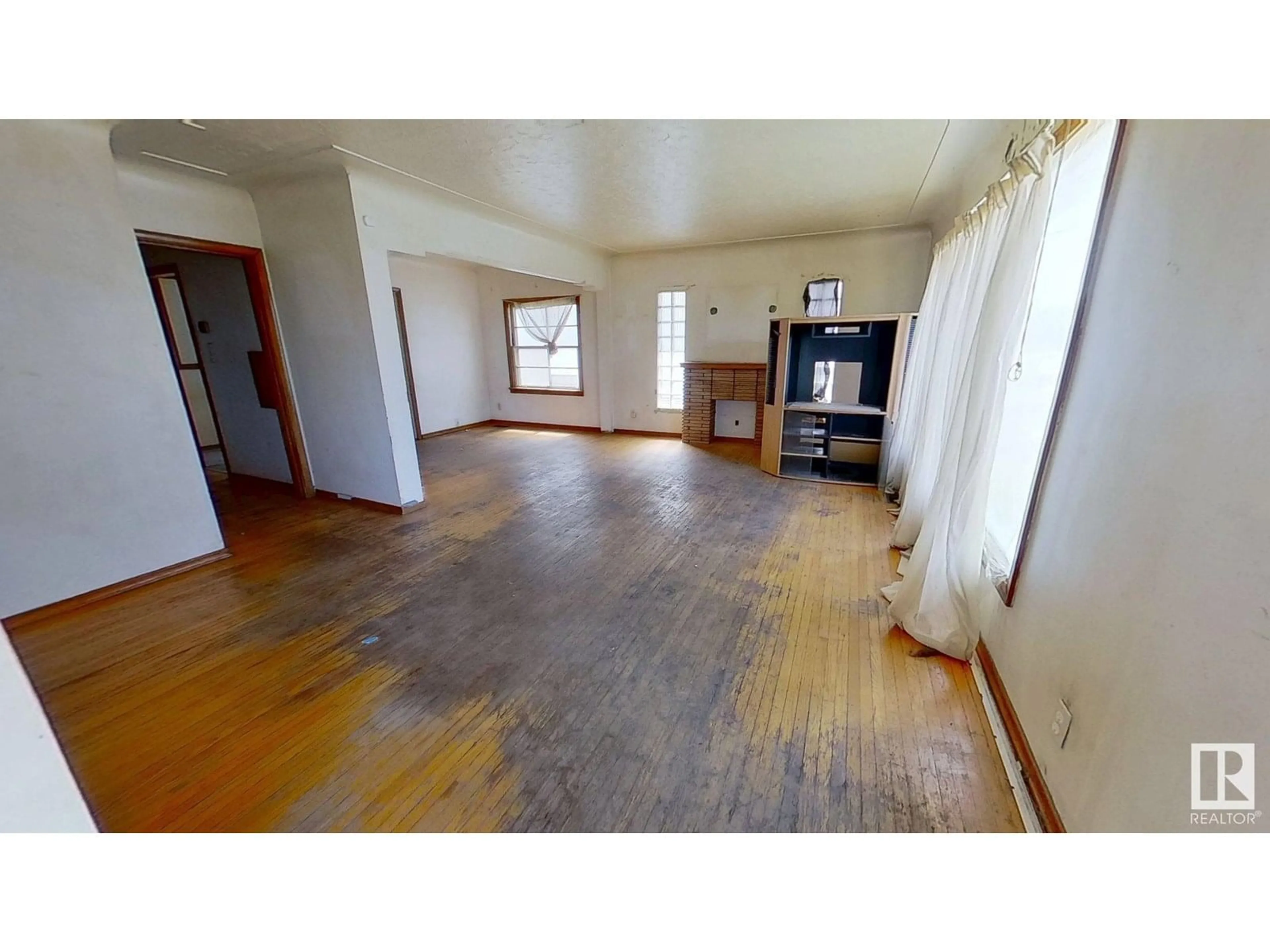 A pic of a room for 11135 GROAT RD, Edmonton Alberta T5M3K1