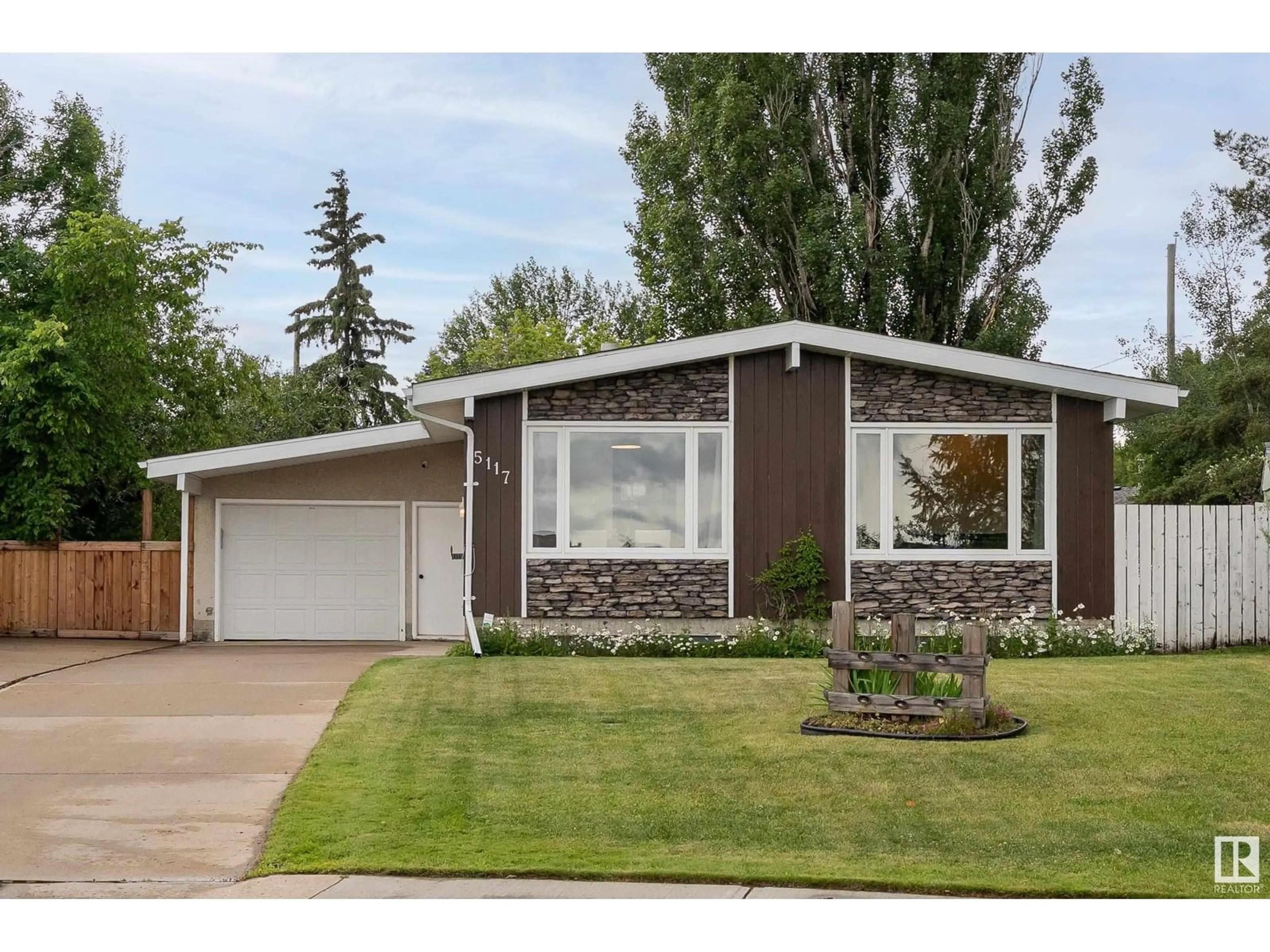 Home with vinyl exterior material, street for 5117 44 AV, Leduc Alberta T9E5B7