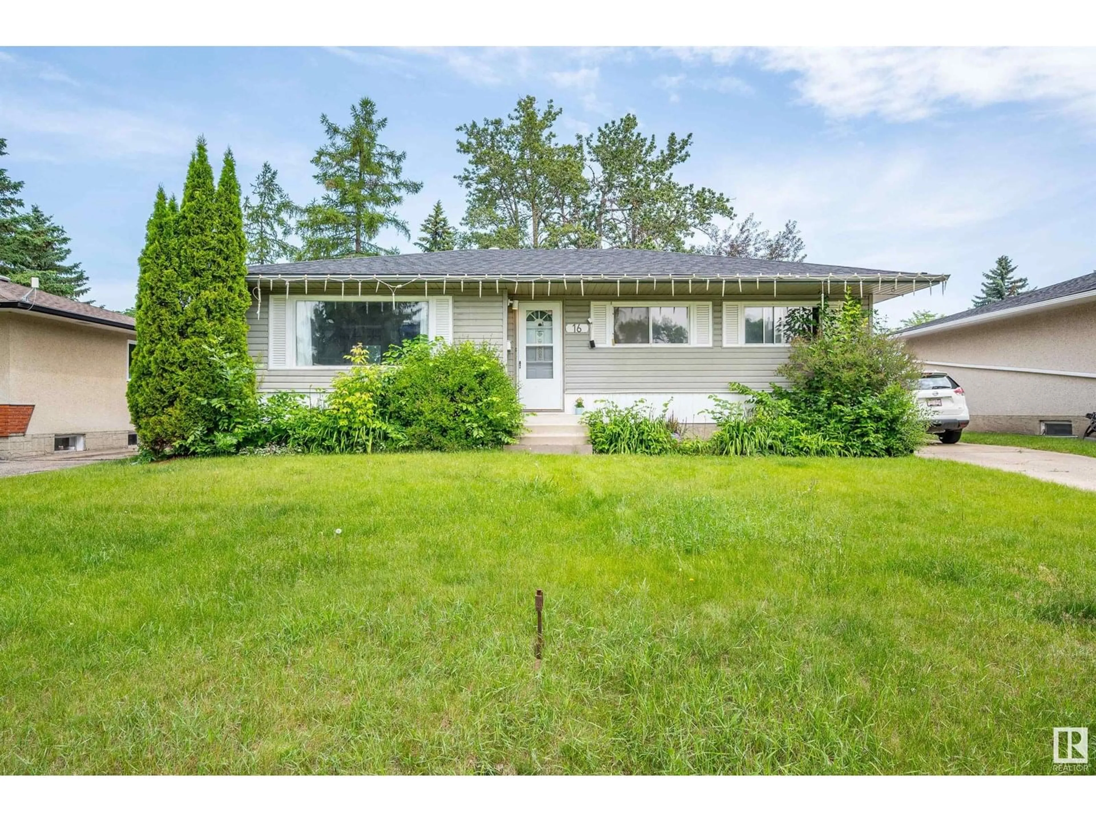 Home with vinyl exterior material, street for 16 LARK ST, Sherwood Park Alberta T8A0J3
