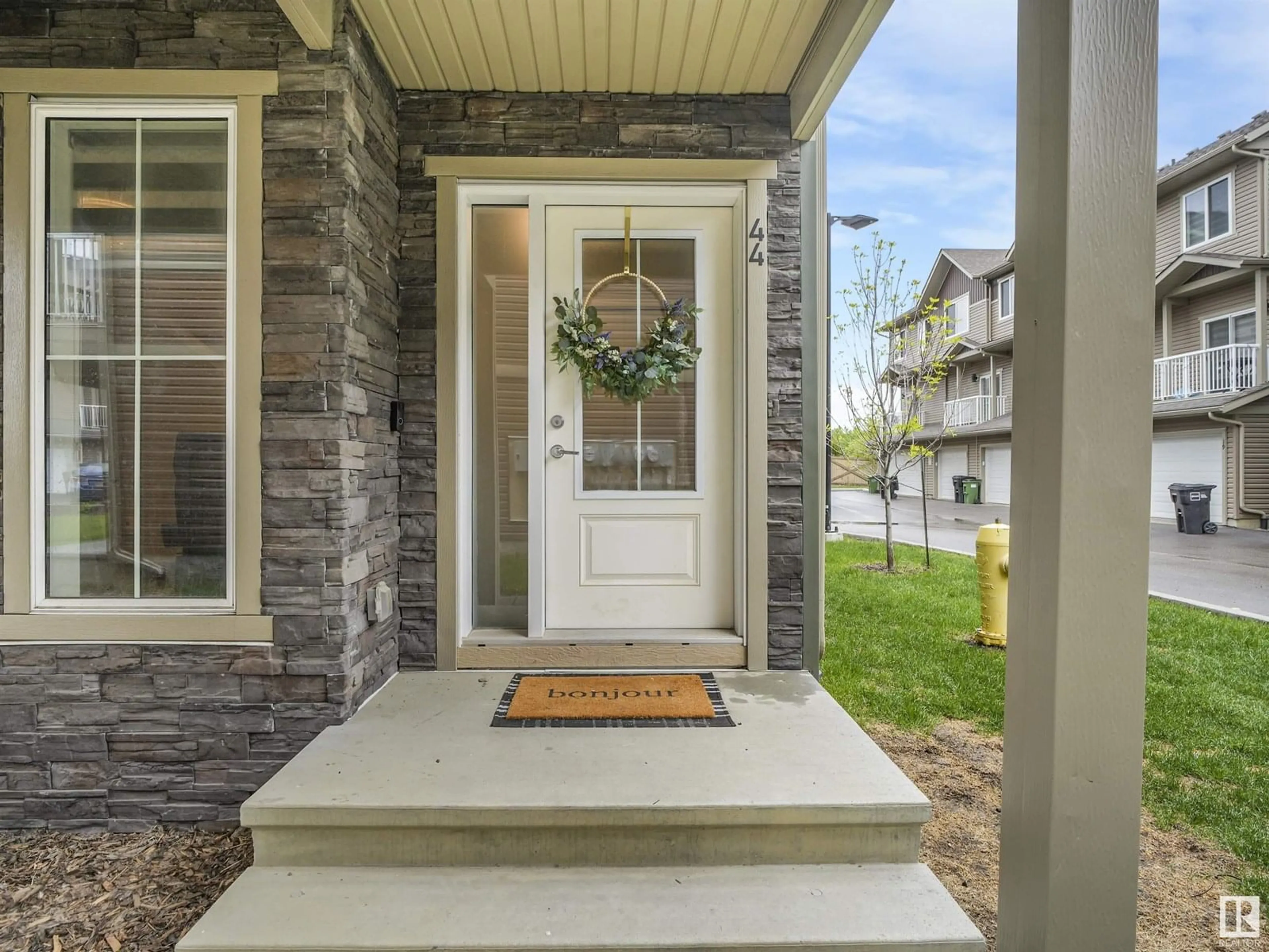 Indoor entryway for #44 - 1051 GRAYDON HILL BV, Edmonton Alberta T6W3J5