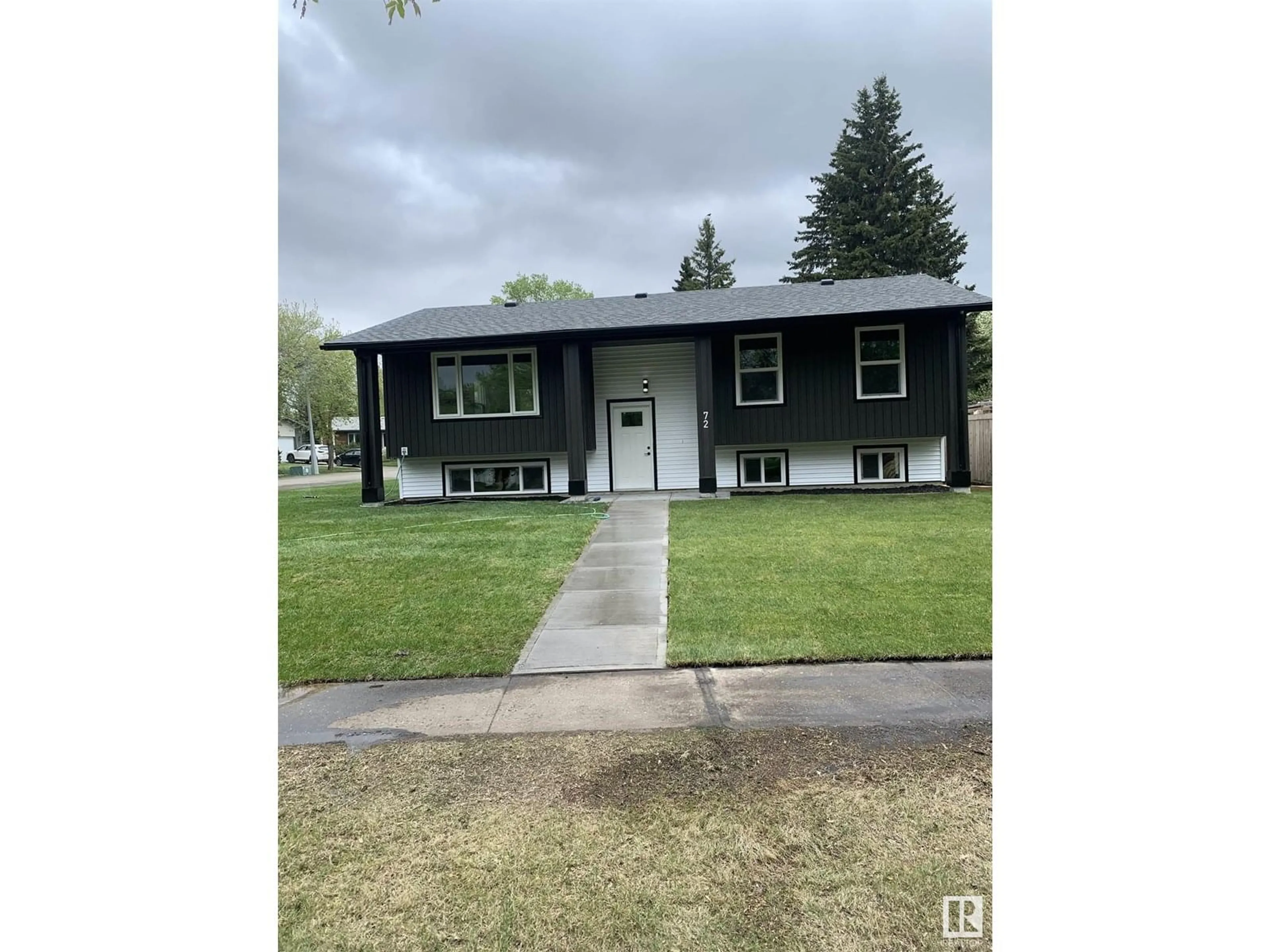 Home with vinyl exterior material, street for 72 AMBER CR, St. Albert Alberta T8N2J1