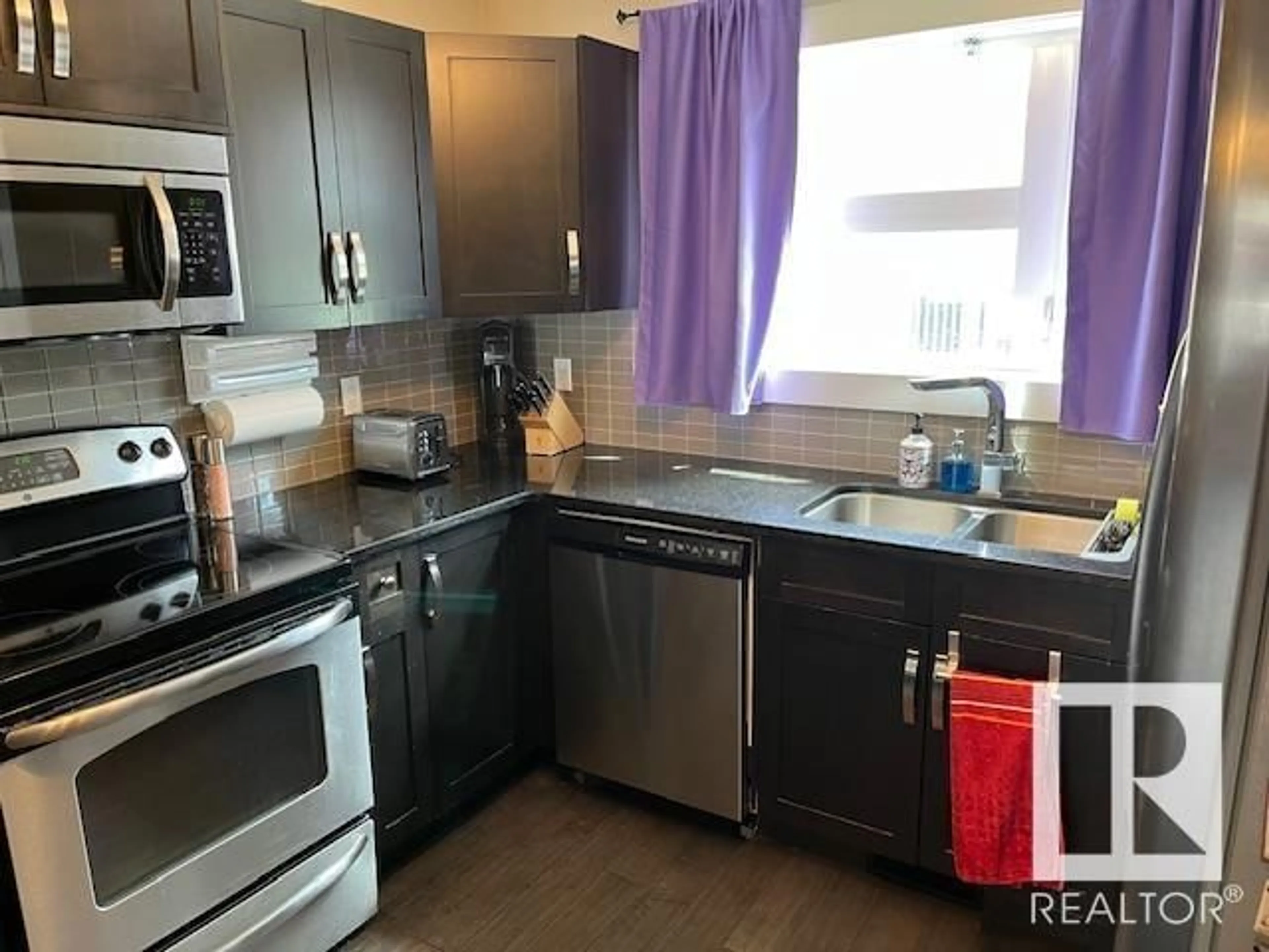 Standard kitchen, unknown for 401 - 165 SOUTHFORK DR, Leduc Alberta T9E0X1