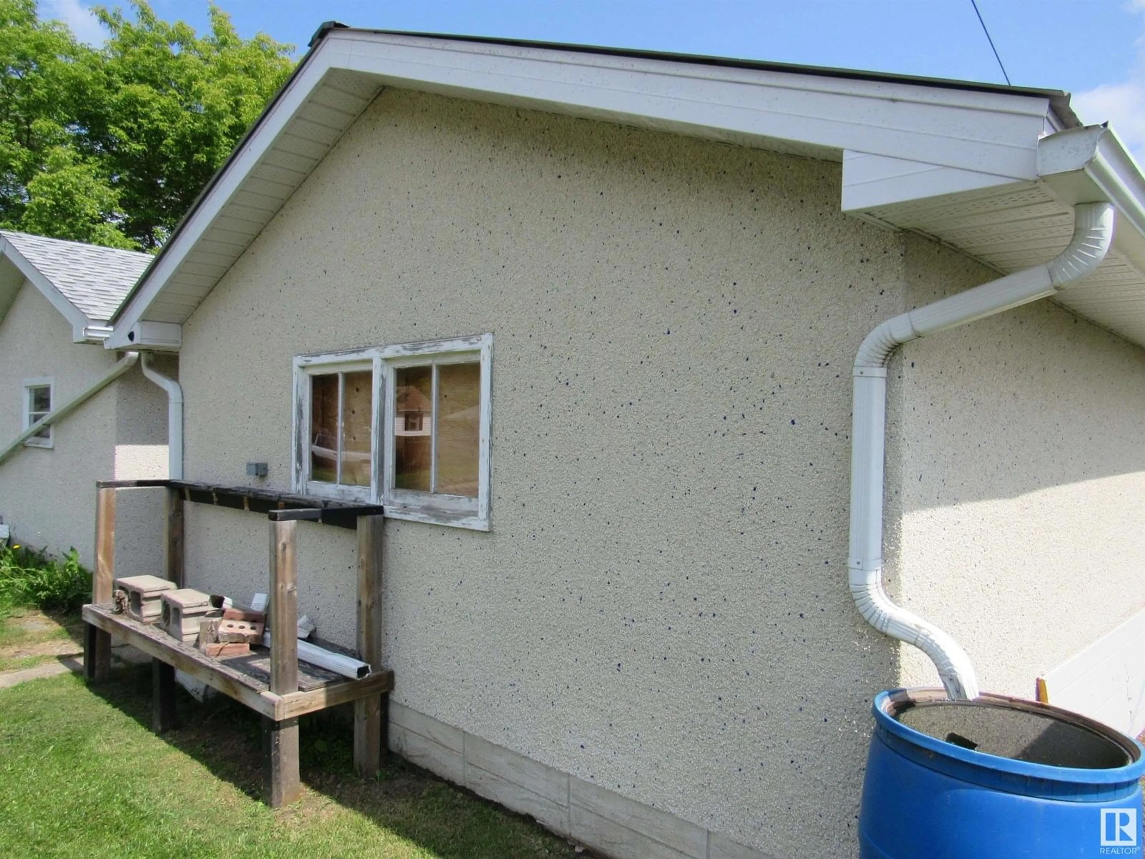 Home with vinyl exterior material, building for 5006 53 ST, Barrhead Alberta T7N1L1