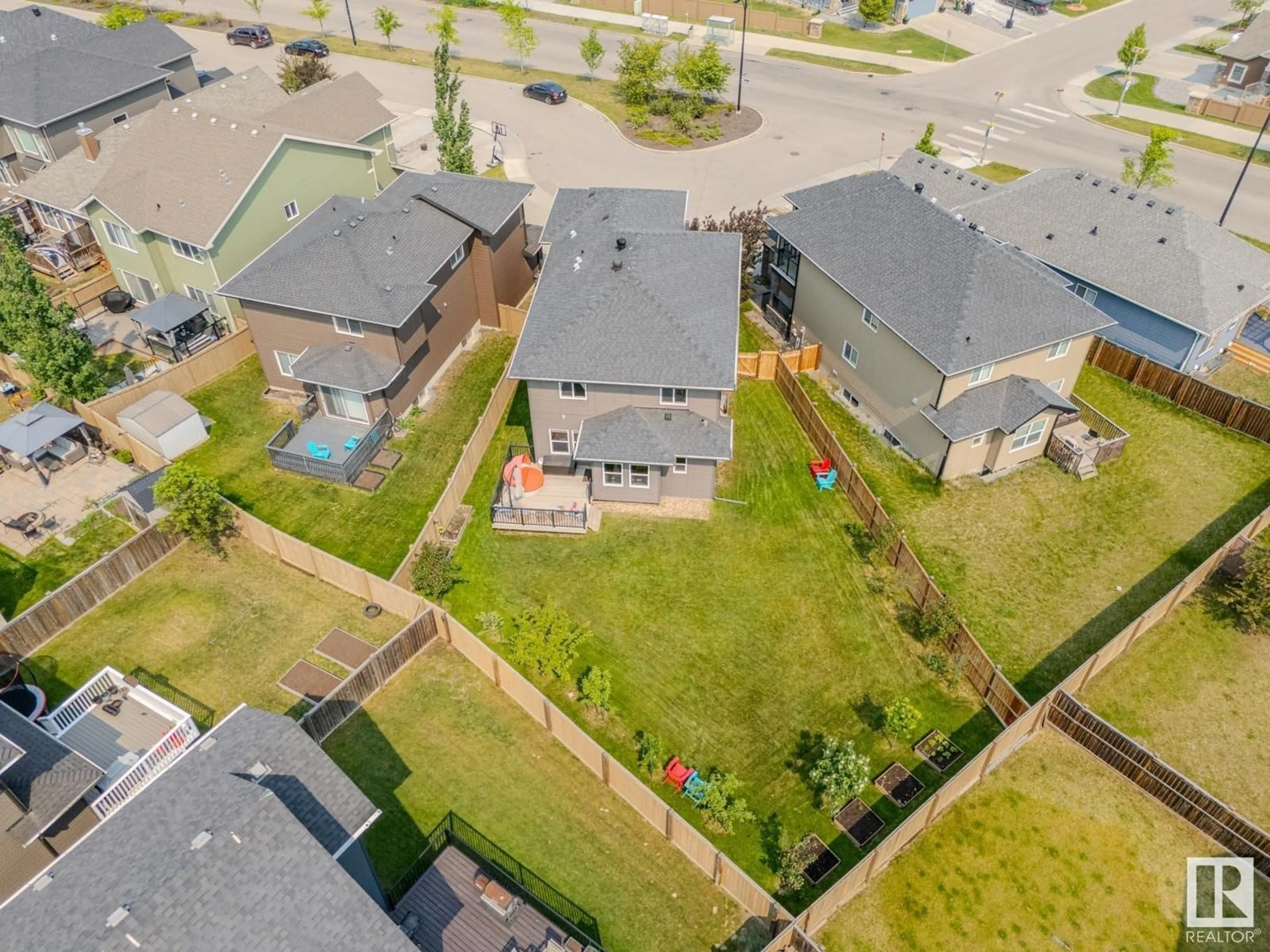 A pic from outside/outdoor area/front of a property/back of a property/a pic from drone, street for SW - 3015 WINSPEAR CM, Edmonton Alberta T6X1P4