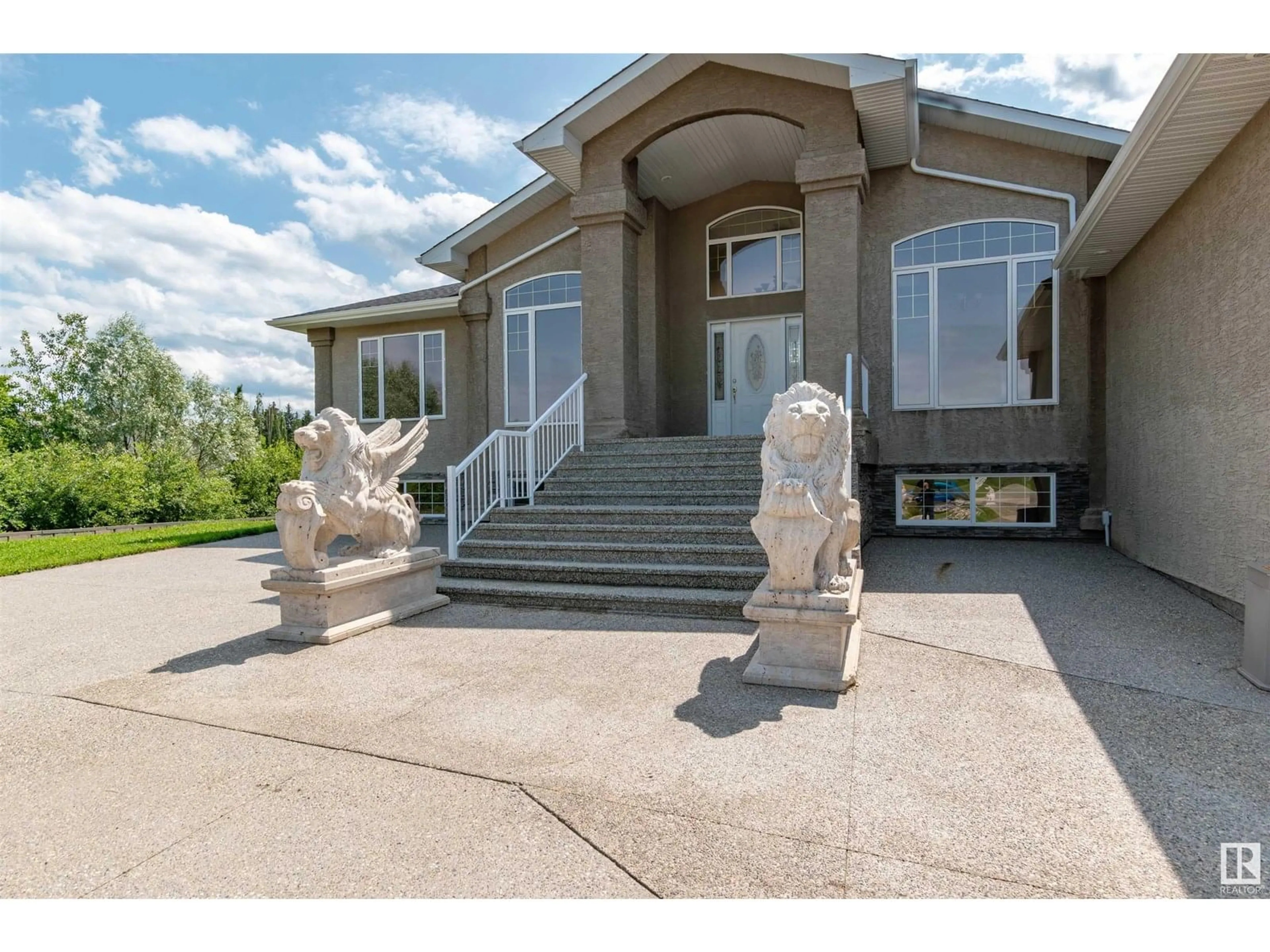 Indoor foyer for 15 RGE ROAD 222 RGE ROAD, Rural Strathcona County Alberta T8B1A8