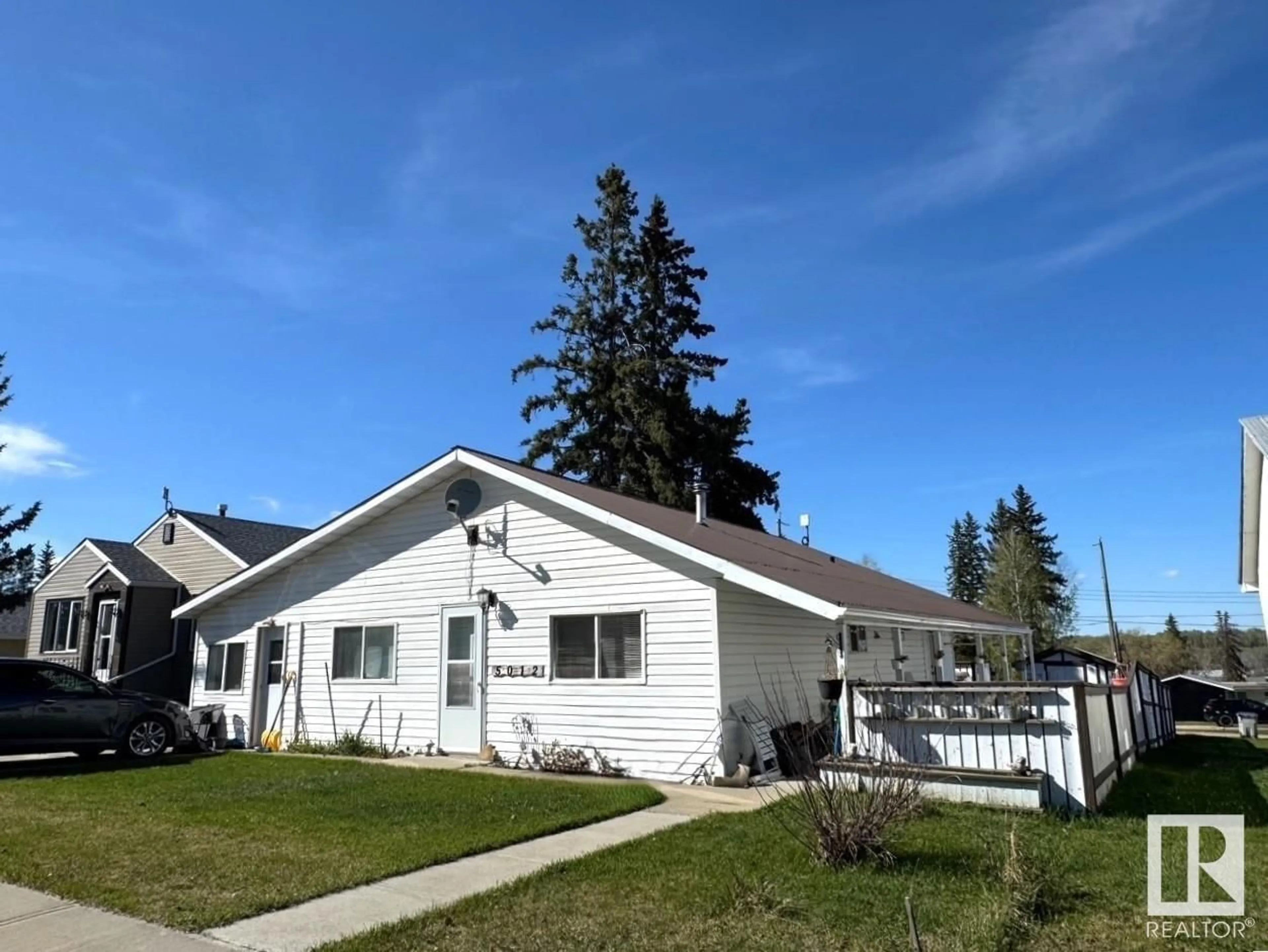A pic from outside/outdoor area/front of a property/back of a property/a pic from drone, unknown for 5012 48 AV, Evansburg Alberta T0E0T0