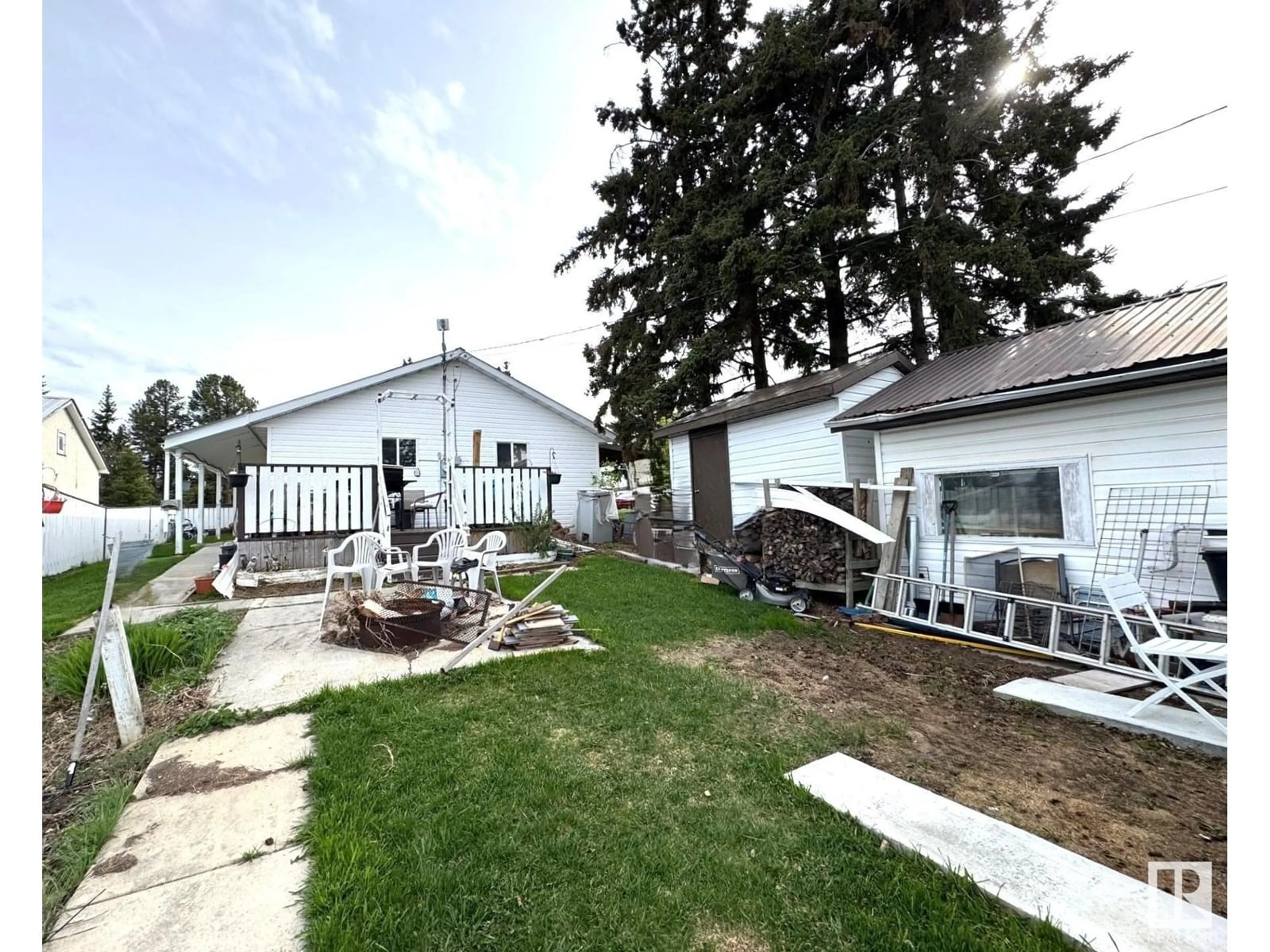 Patio, unknown for 5012 48 AV, Evansburg Alberta T0E0T0