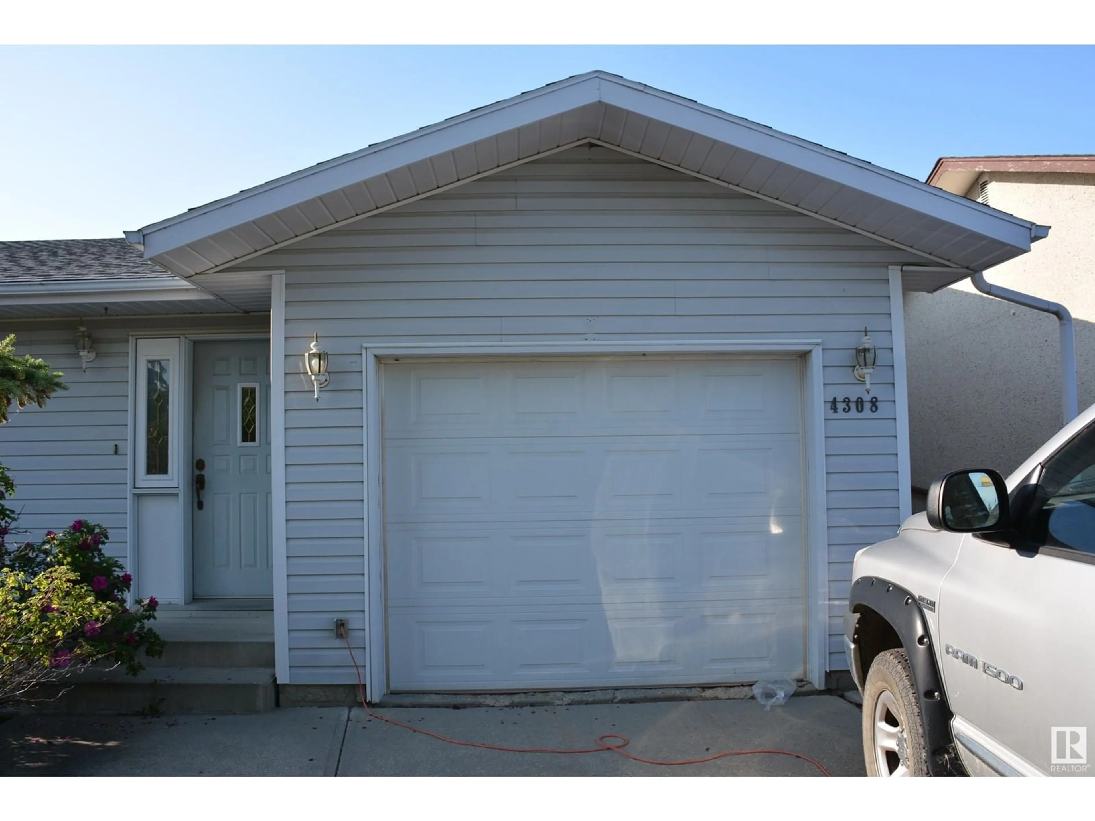 Indoor garage for 4308 54 AV, Barrhead Alberta T7N1J9