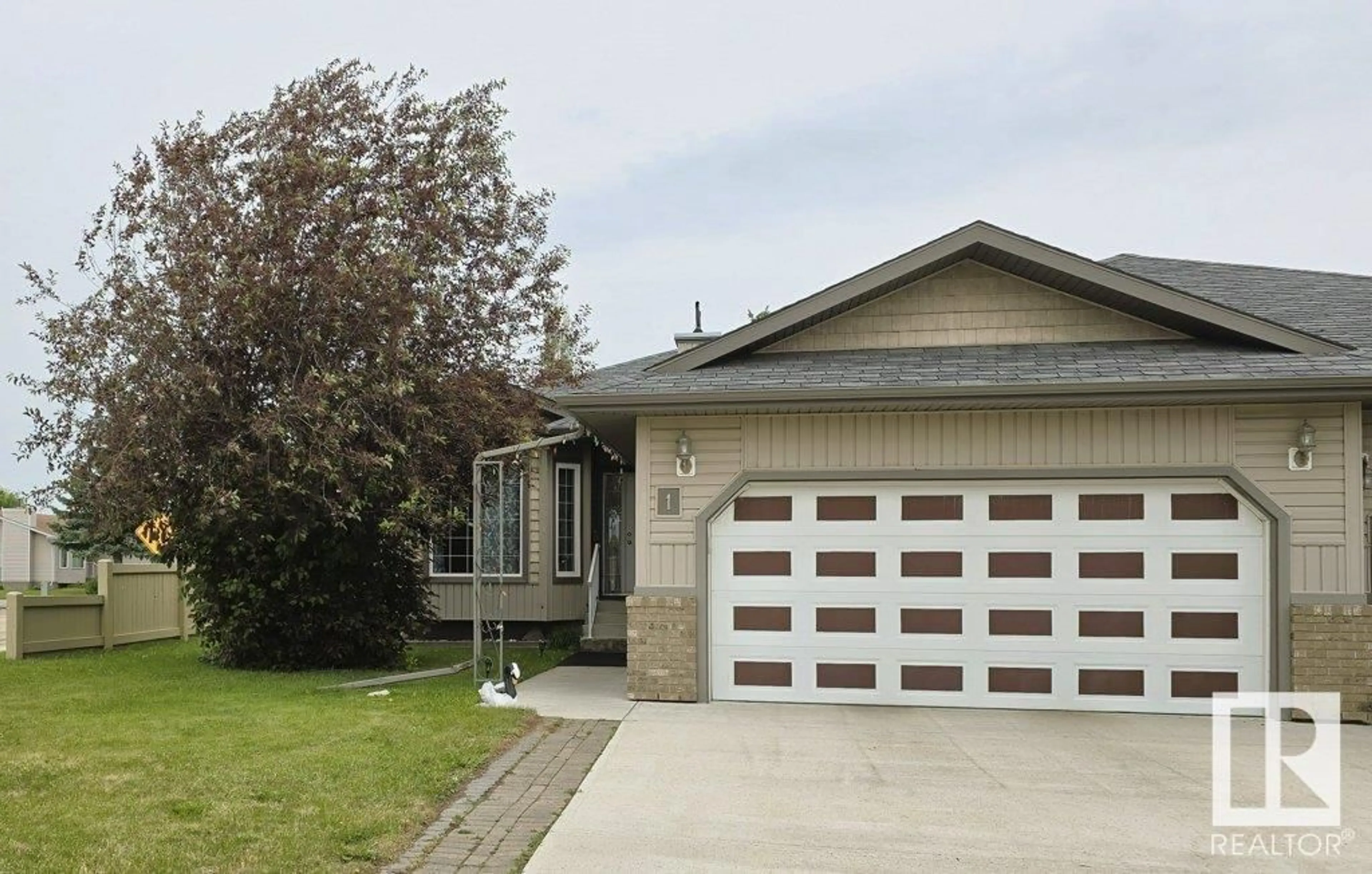 Home with vinyl exterior material, street for 1 NORDAL CLOSE, Wetaskiwin Alberta T9A0P1