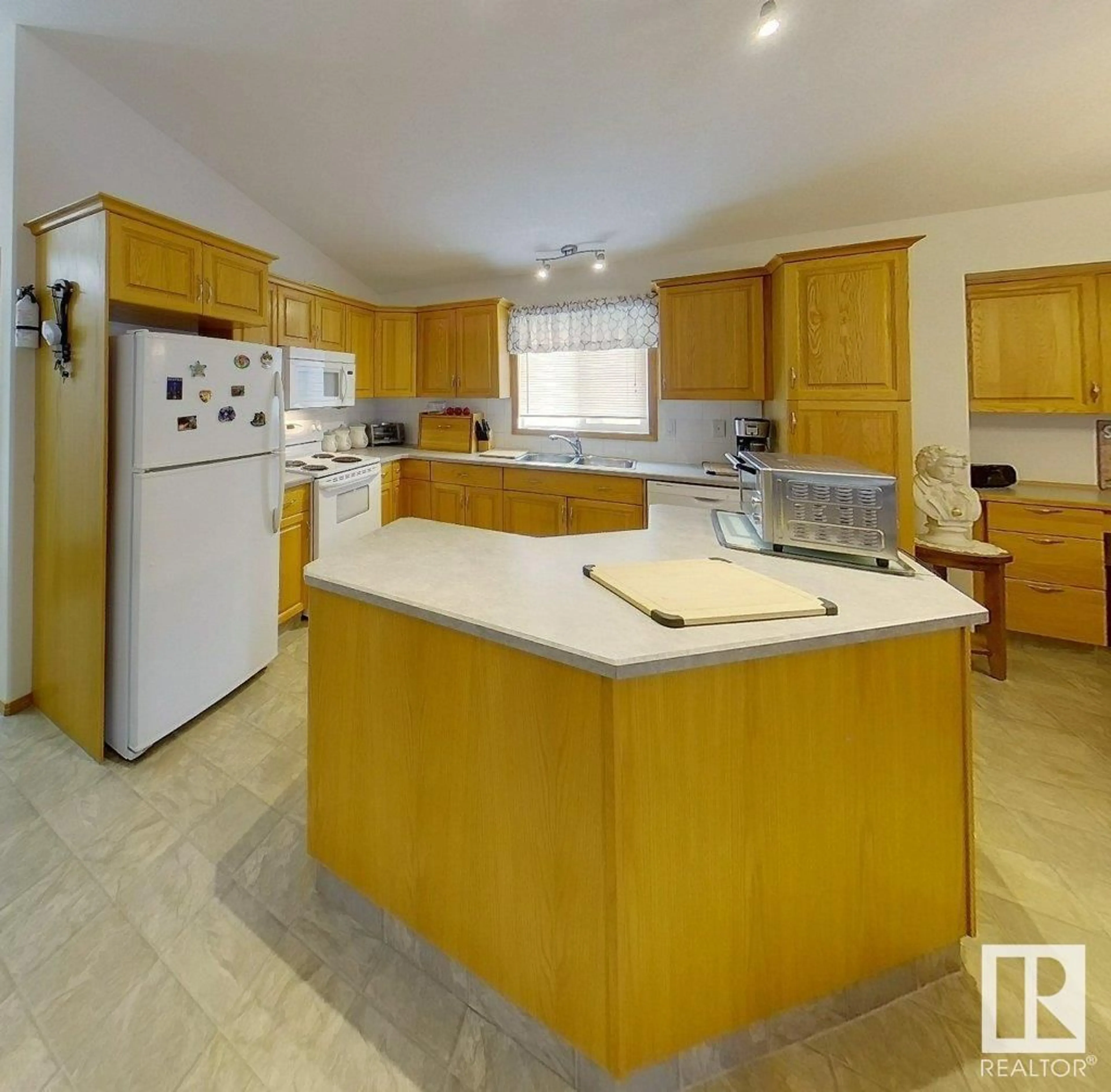 Standard kitchen, unknown for 1 NORDAL CLOSE, Wetaskiwin Alberta T9A0P1