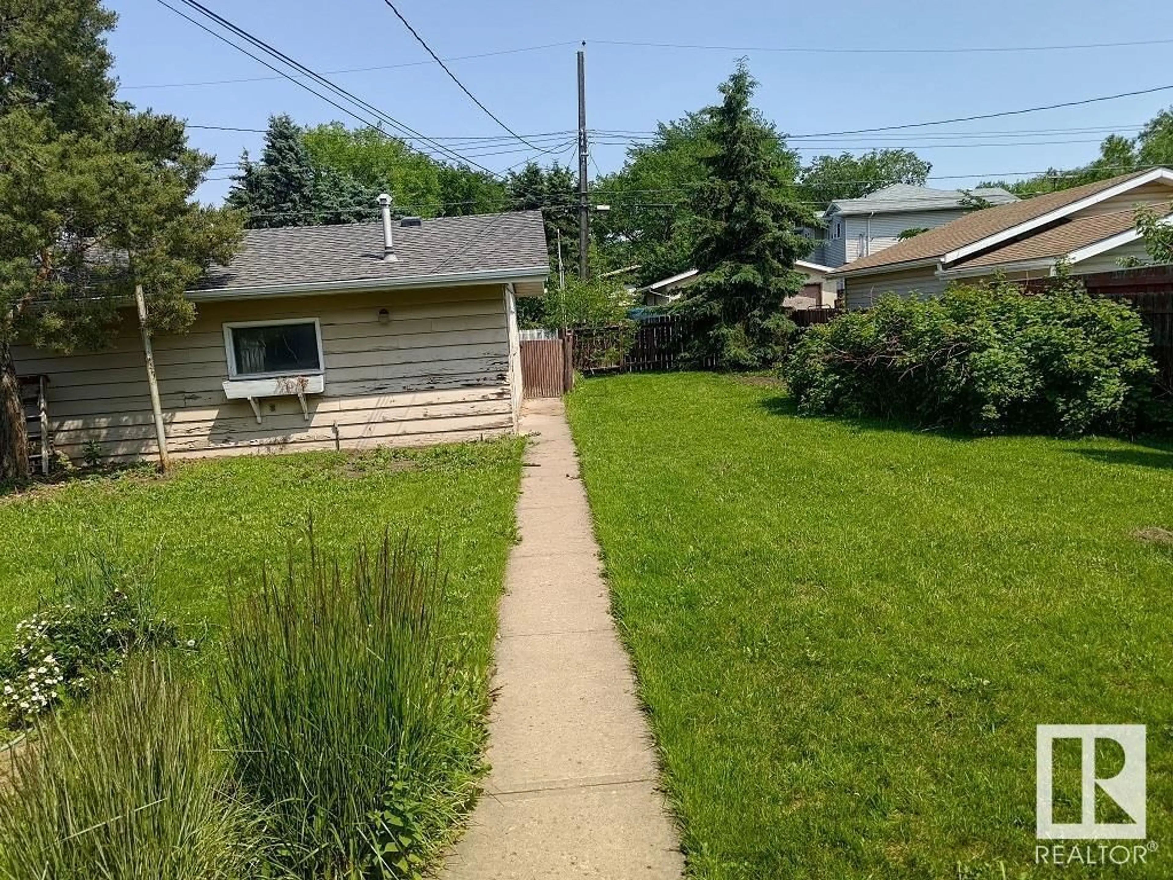 A pic from outside/outdoor area/front of a property/back of a property/a pic from drone, street for NW - 12411 89 ST, Edmonton Alberta T5B3X1