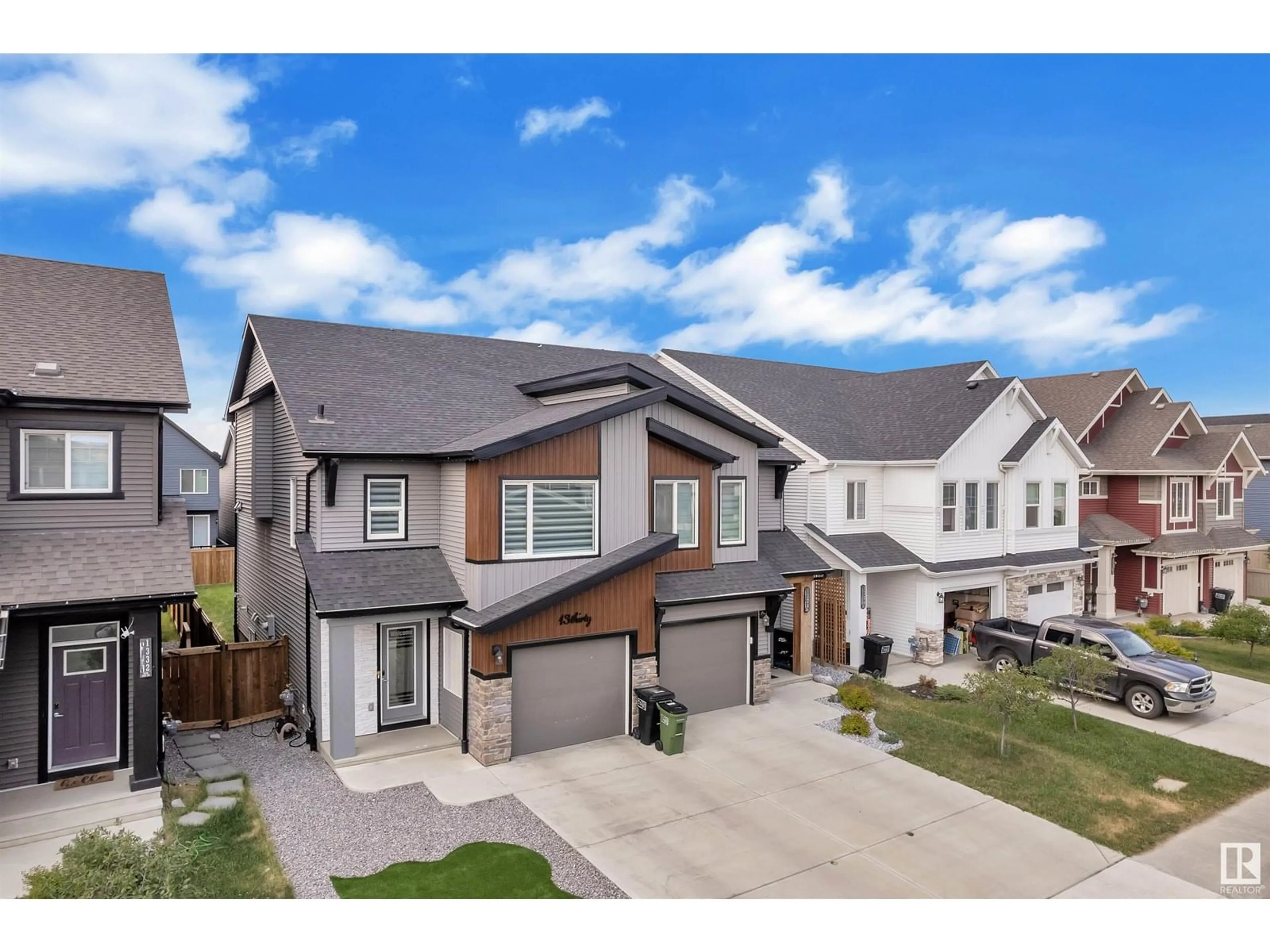 Unknown for 1330 PLUM LI SW, Edmonton Alberta T6X2Y4