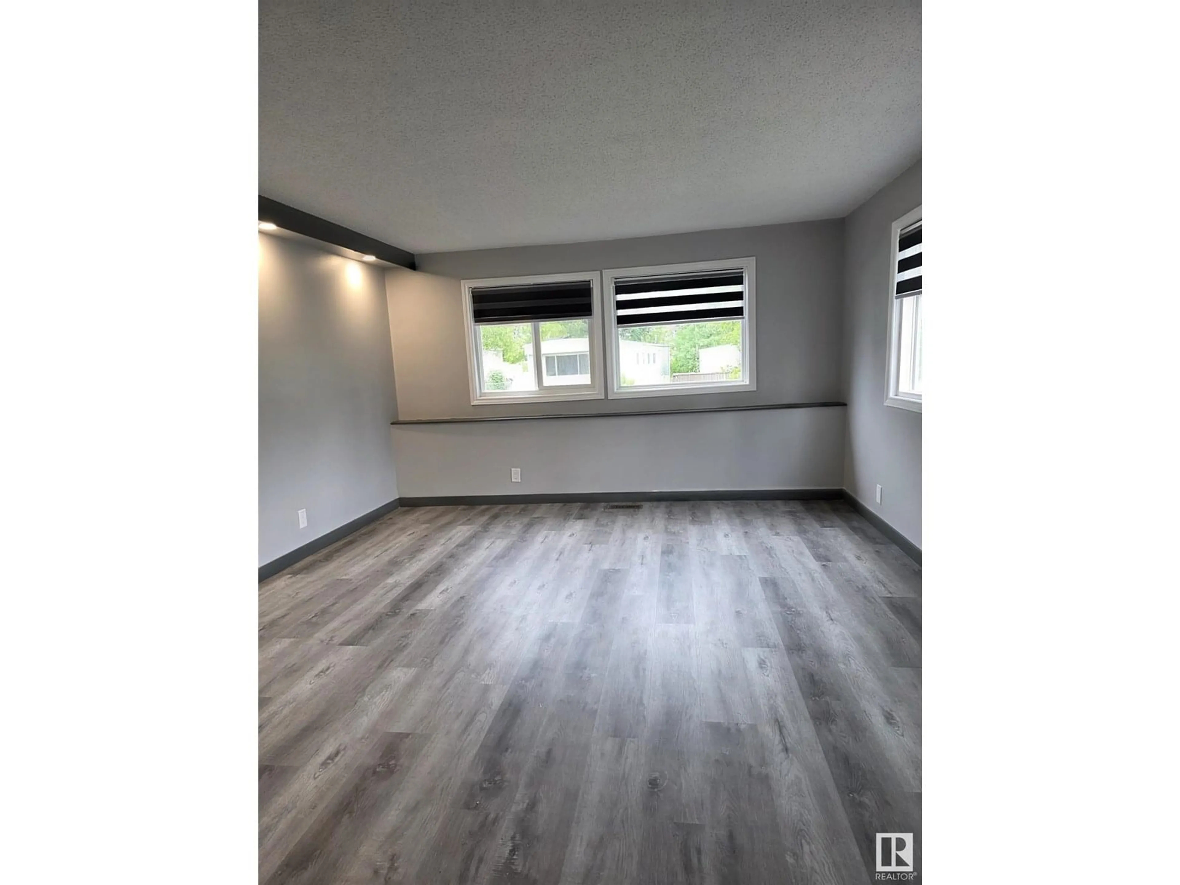 A pic of a room for 23 CLIFF CR, Edmonton Alberta T6P1B6