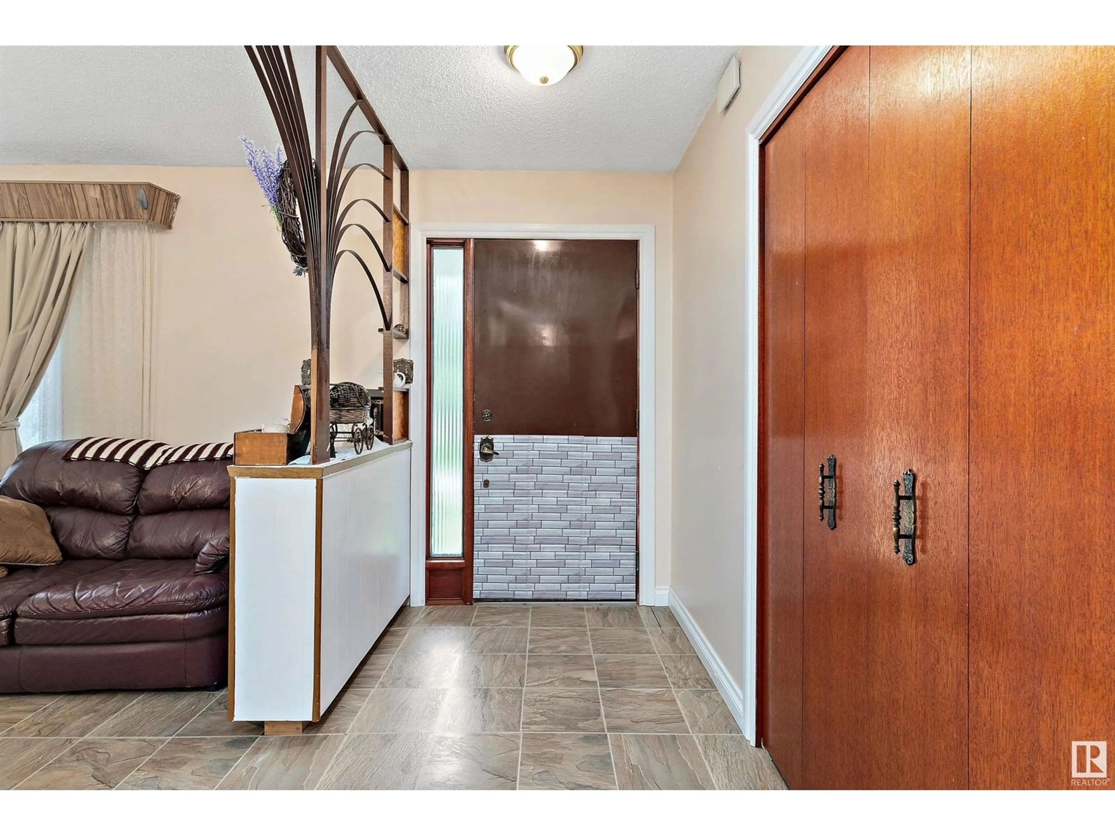 Indoor entryway for 461037A RGE RD 243, Rural Wetaskiwin County Alberta T9A1W8