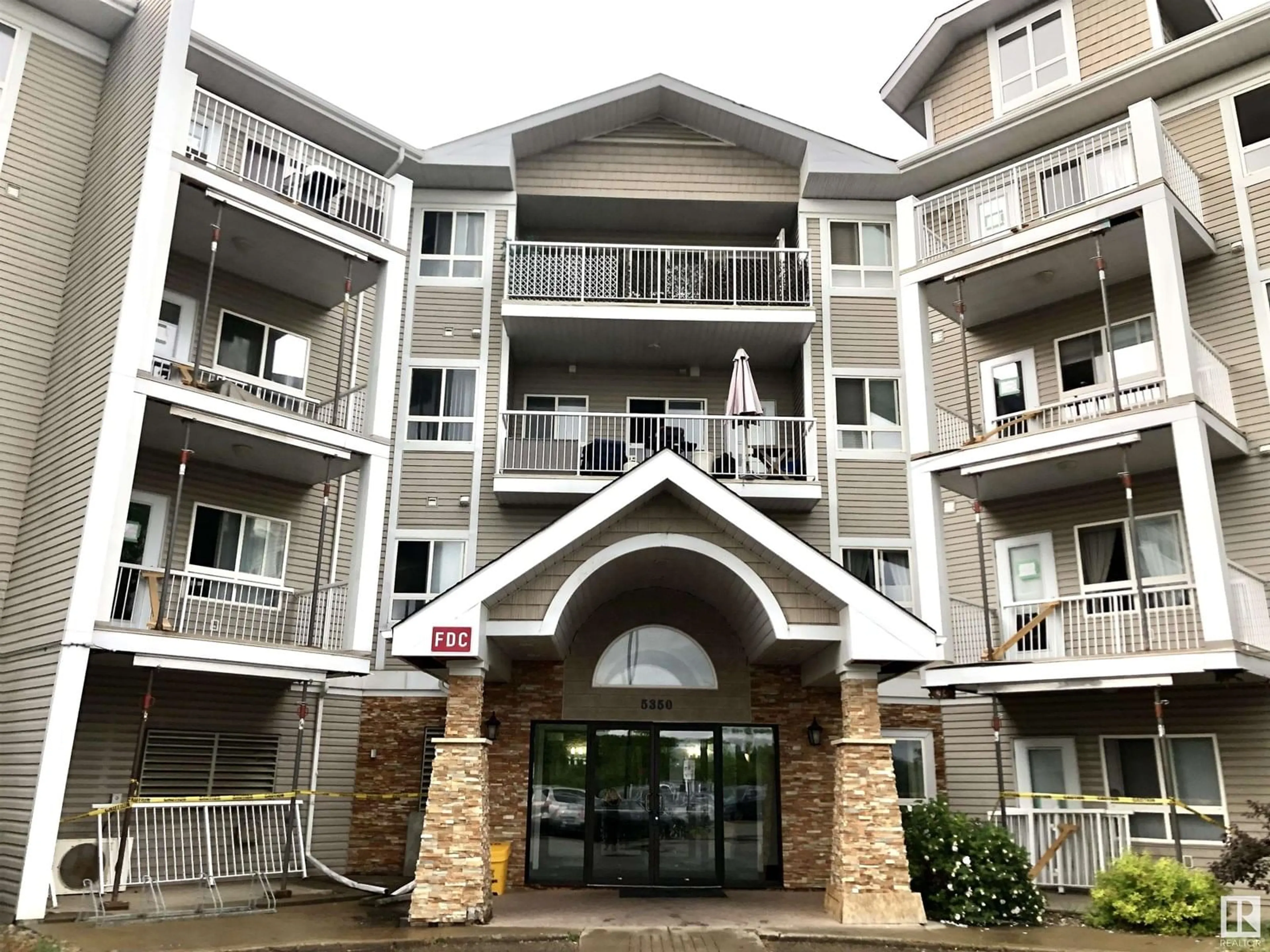 Indoor foyer for #223 - 5350 199 ST, Edmonton Alberta T6M0A4