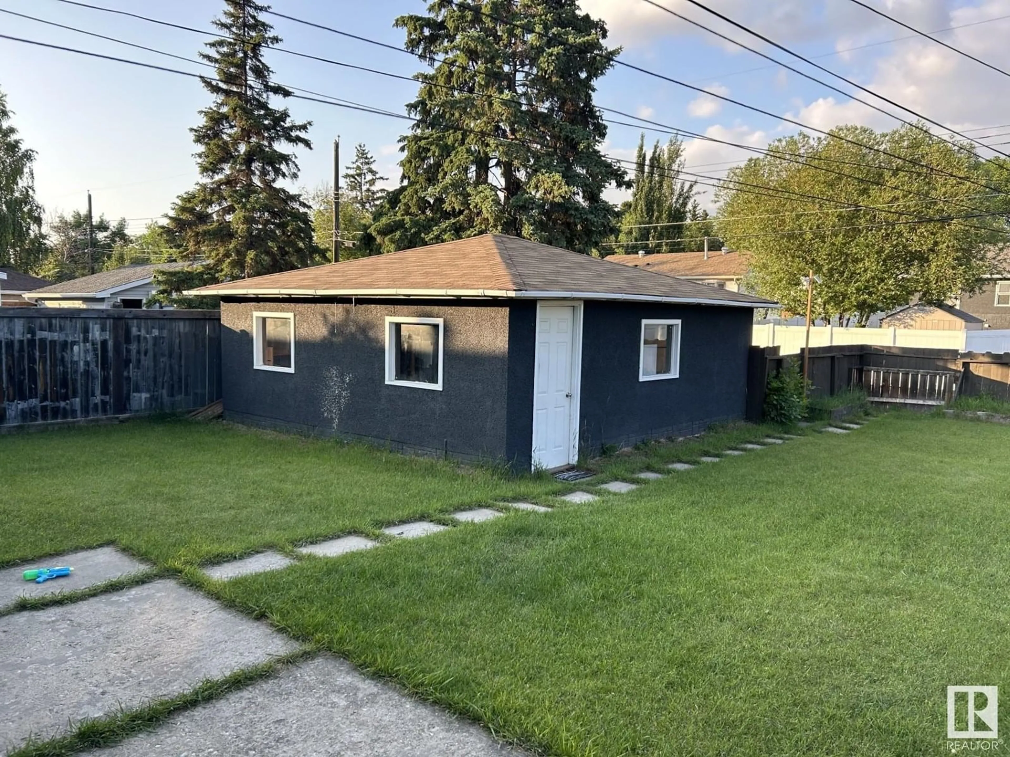 Shed for 12247 DOVERCOURT CR, Edmonton Alberta T5L4E4