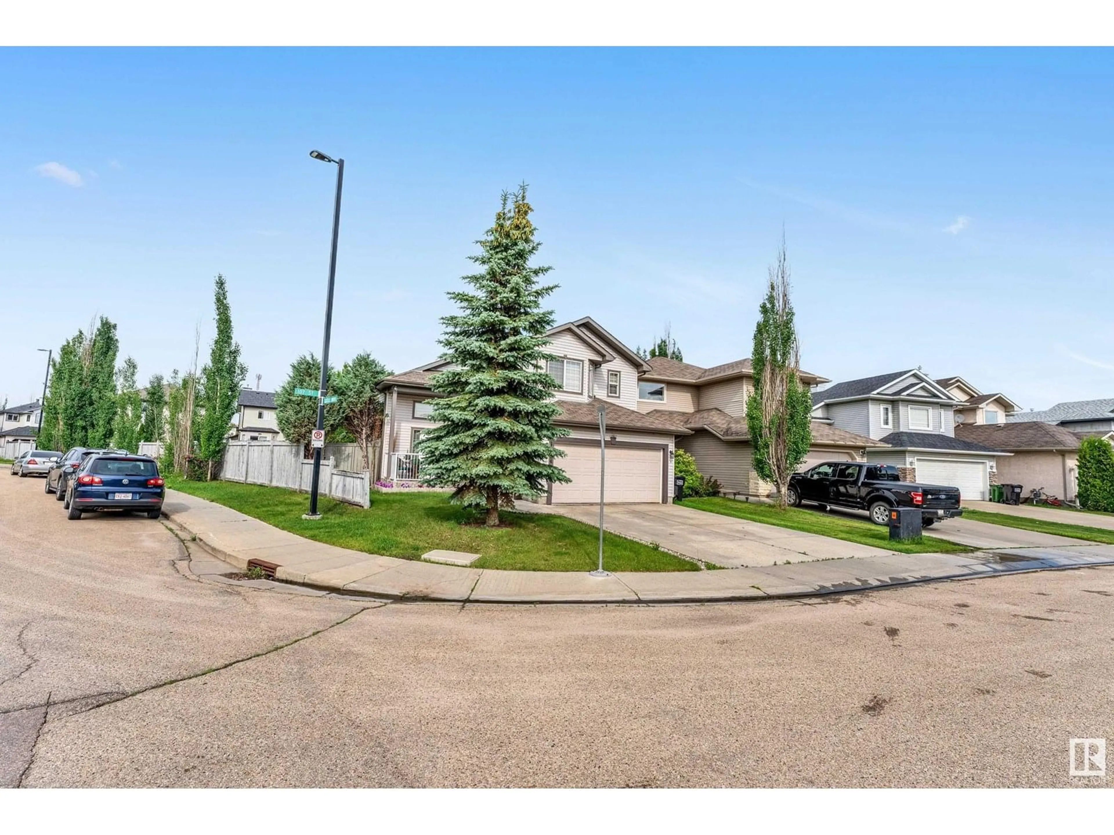A pic from outside/outdoor area/front of a property/back of a property/a pic from drone, street for 18204 107 ST, Edmonton Alberta T5X6G4