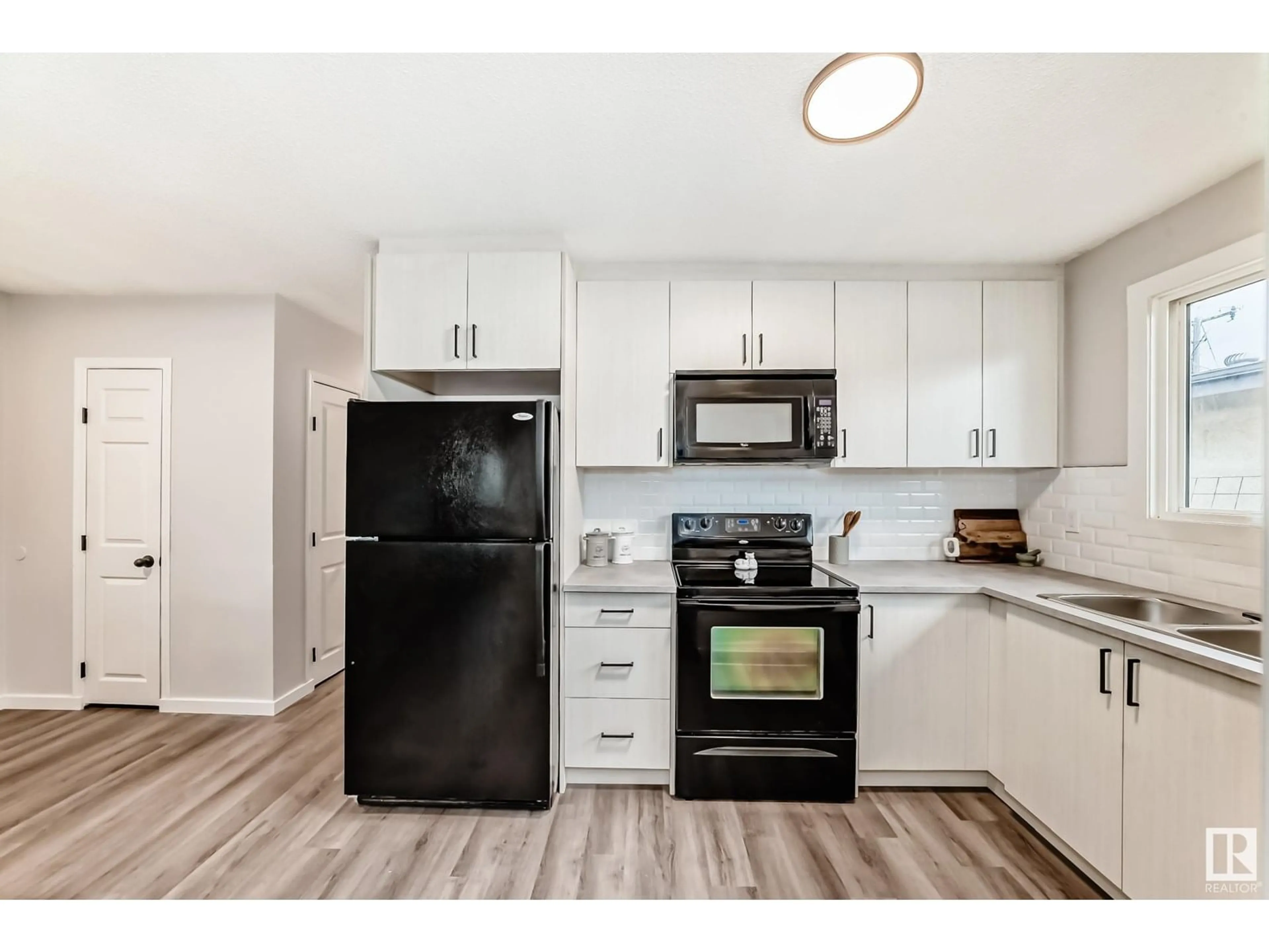 Standard kitchen, wood/laminate floor for 8405 134 AV, Edmonton Alberta T5E1G4