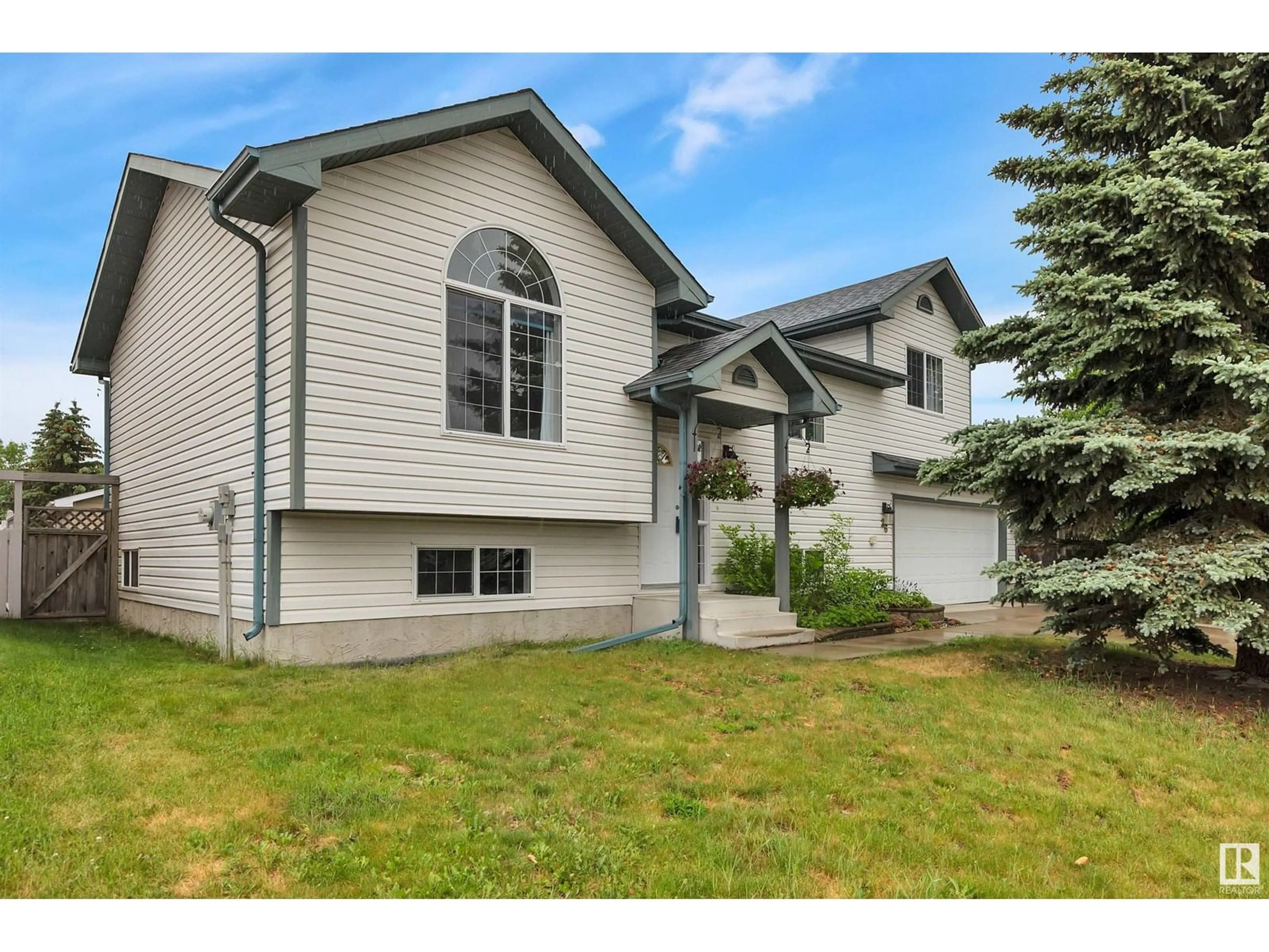 Home with vinyl exterior material, street for 26 RIVERPOINTE CRESCENT, Fort Saskatchewan Alberta T8L4H5