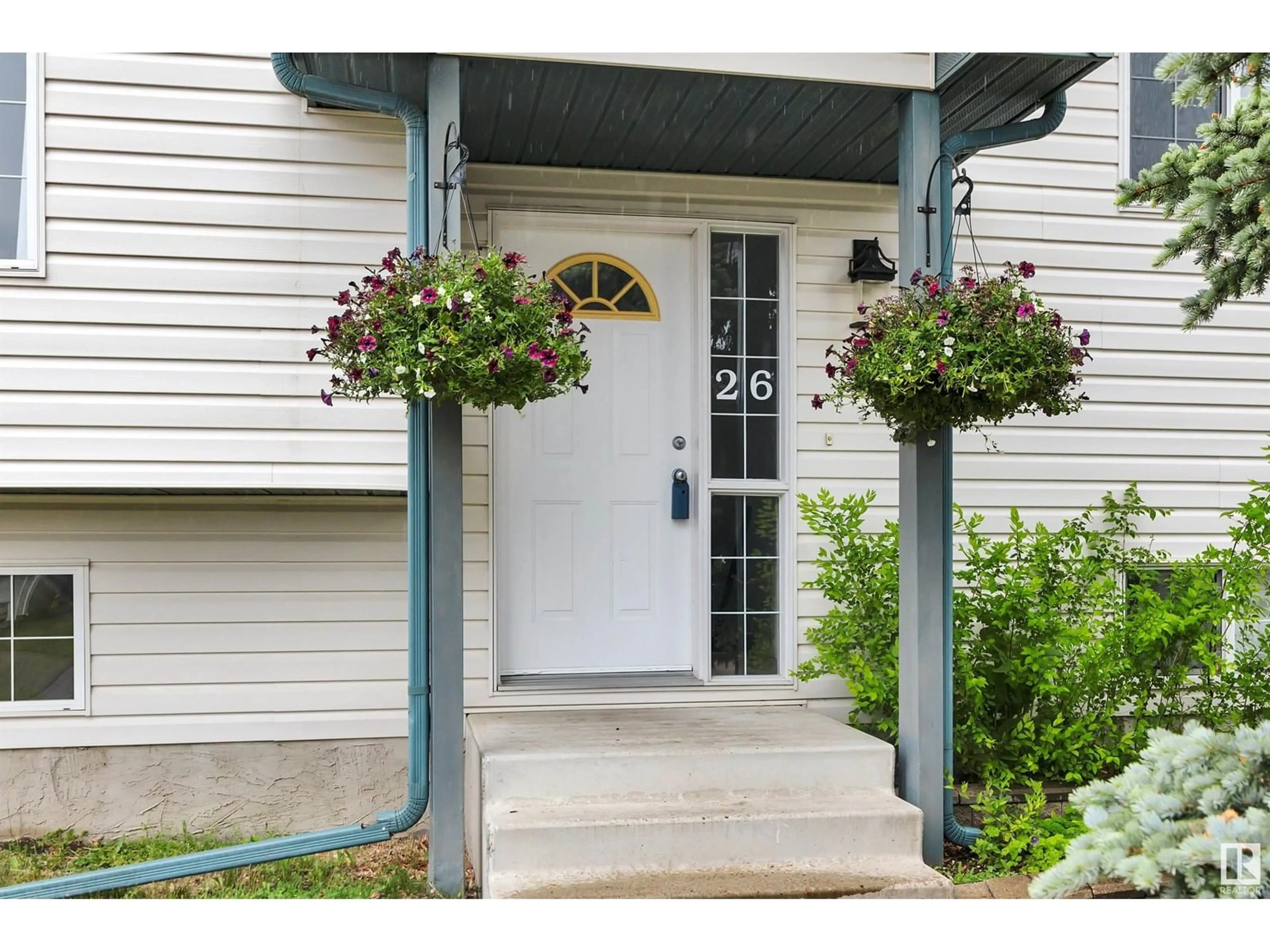Indoor entryway for 26 RIVERPOINTE CRESCENT, Fort Saskatchewan Alberta T8L4H5