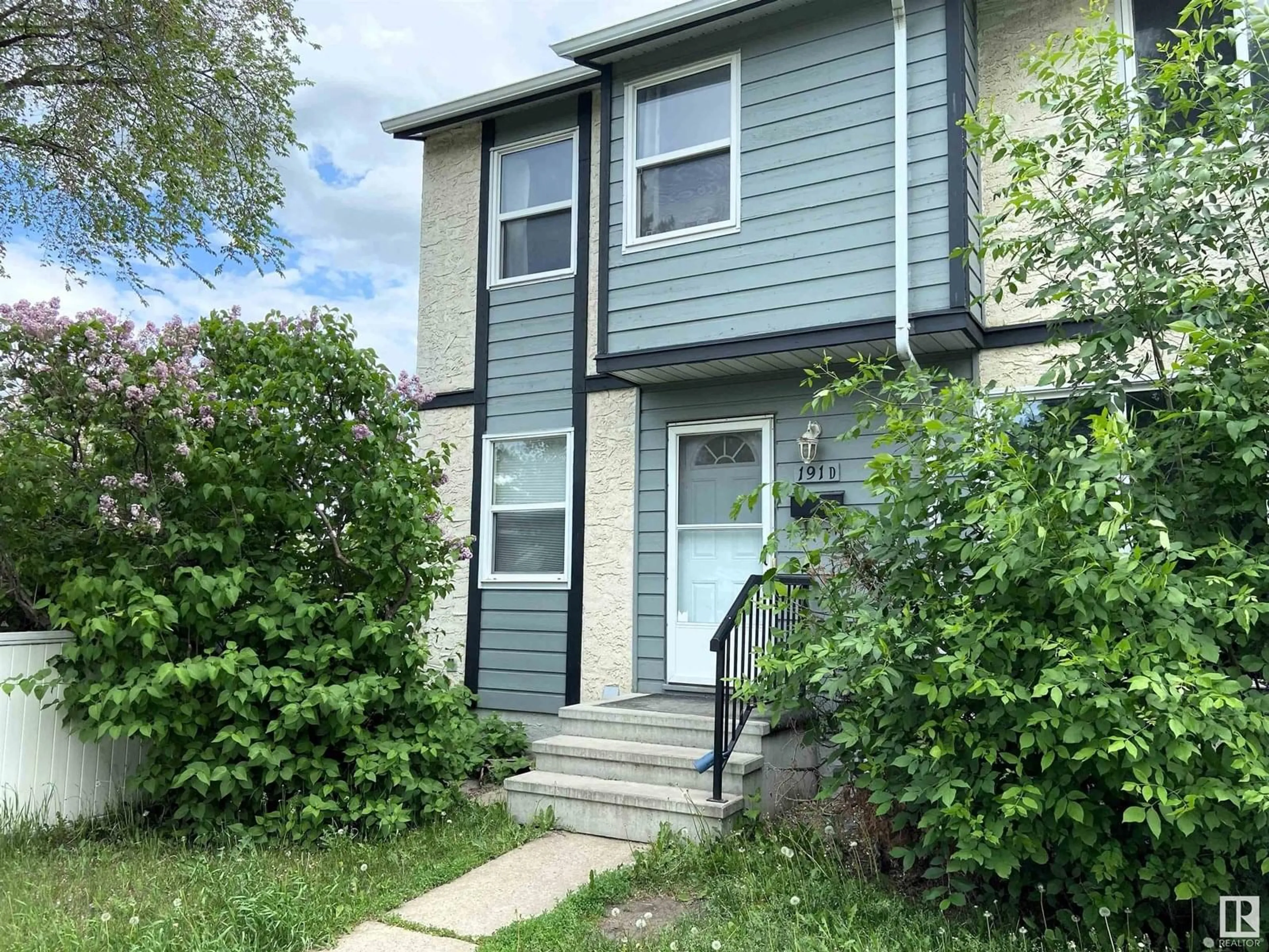 Home with vinyl exterior material, street for 191D HOMESTEAD CR, Edmonton Alberta T5A2Y2