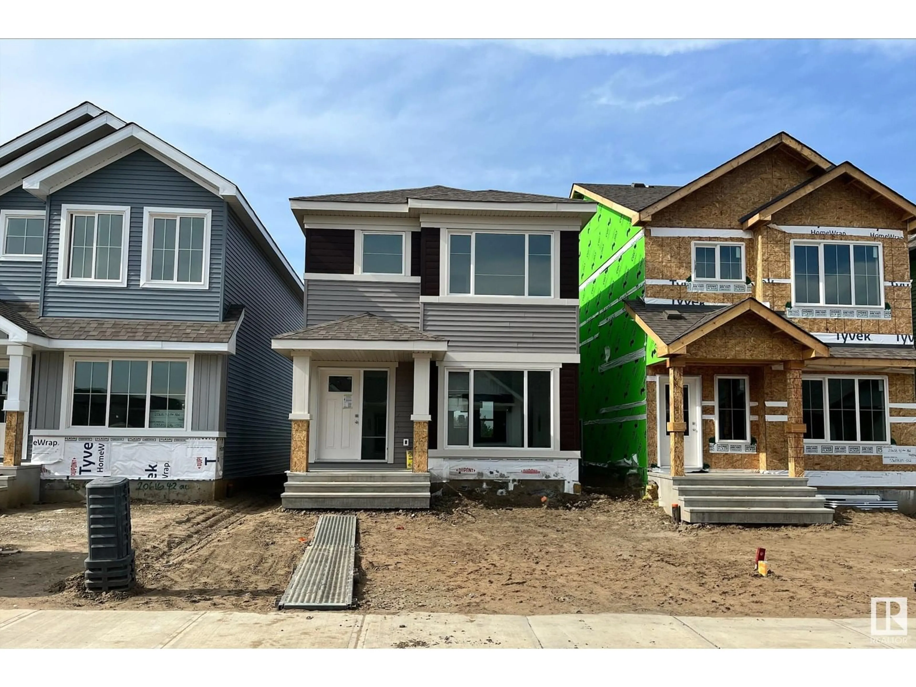 Home with vinyl exterior material, street for 20612 42 AV, Edmonton Alberta T6M3E3