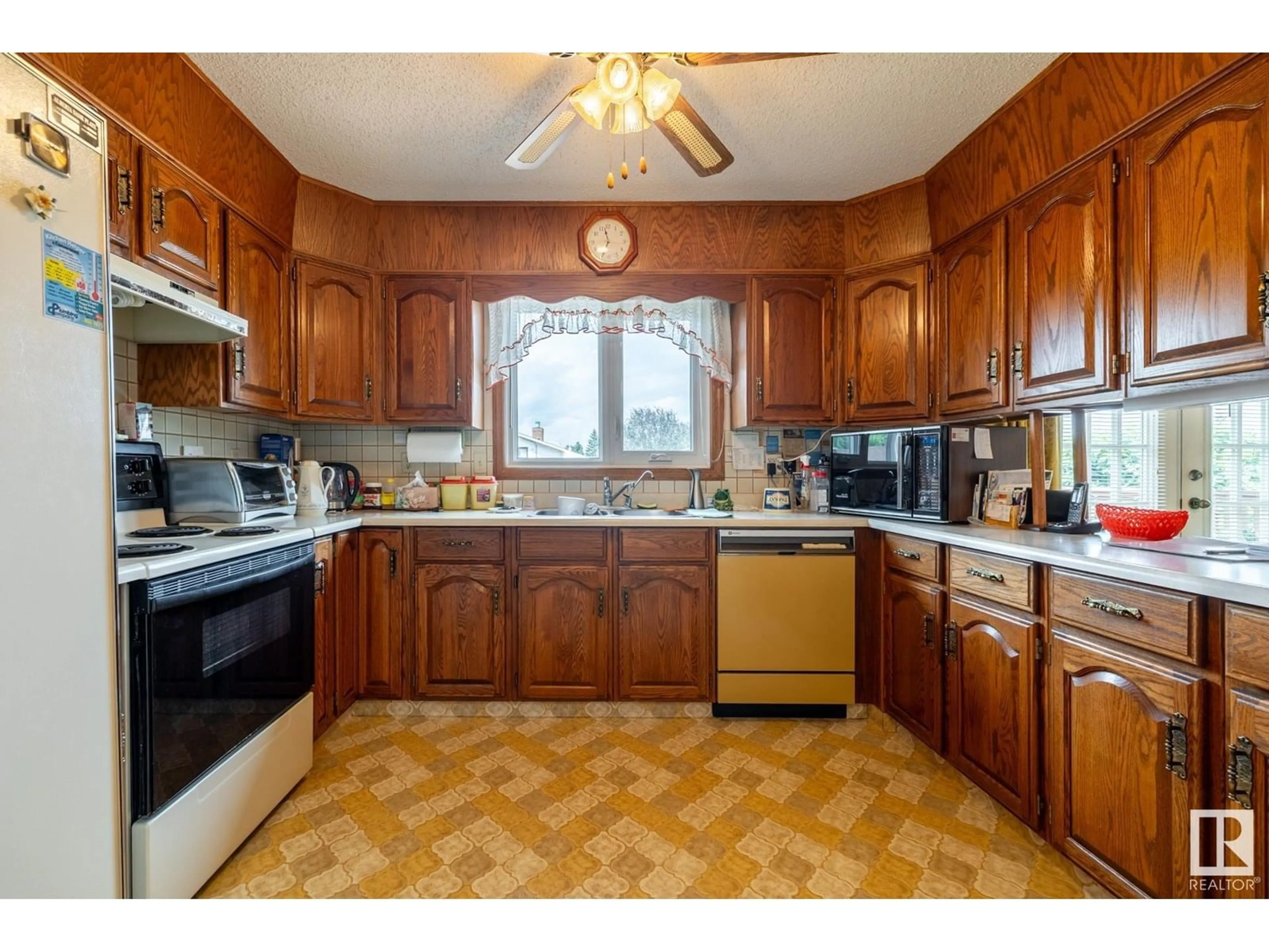 Standard kitchen, unknown for 12226 38 ST NW, Edmonton Alberta T5W2J3