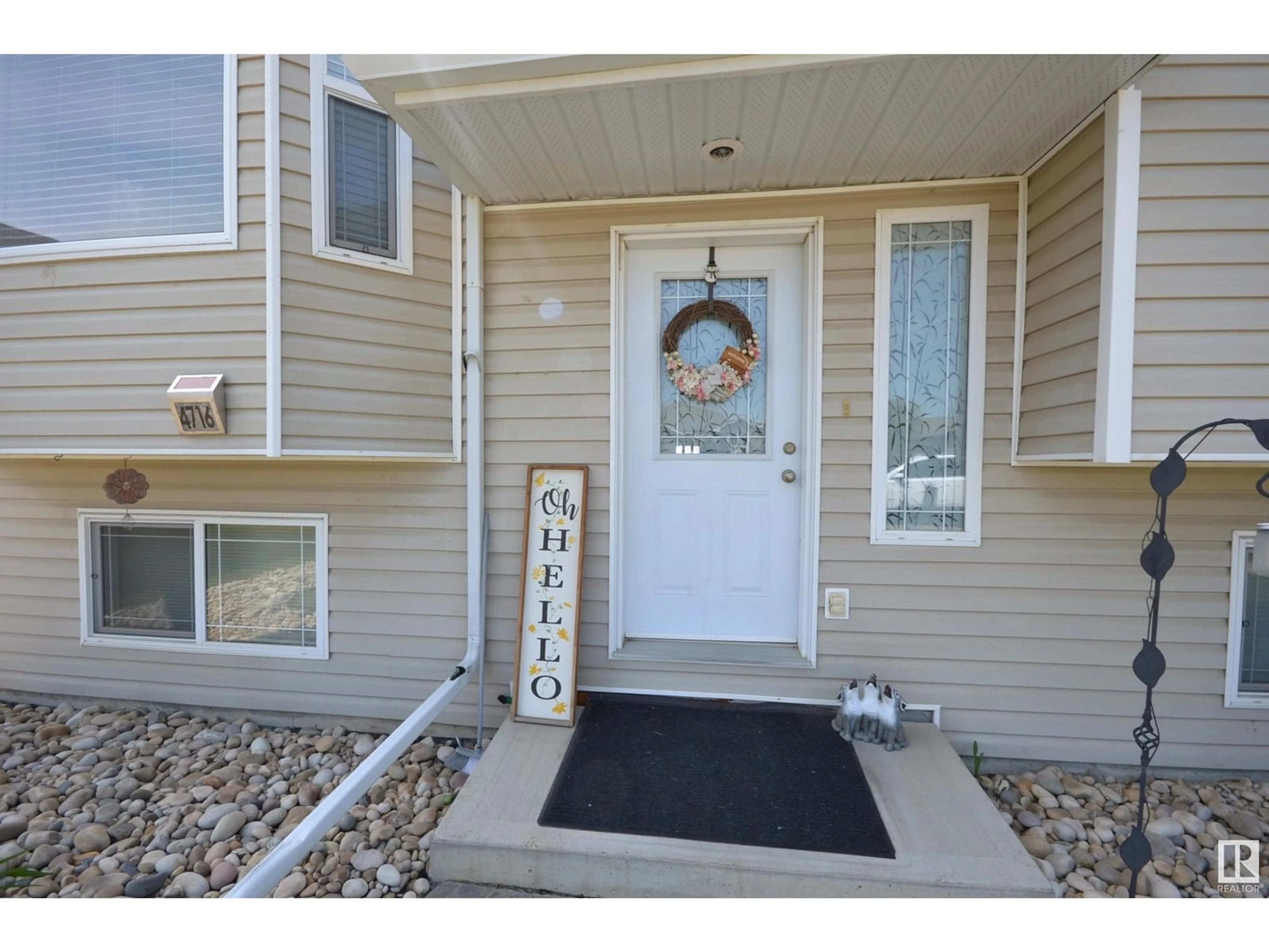 Indoor entryway for 4716 39 ST, Bonnyville Town Alberta T9N0A3