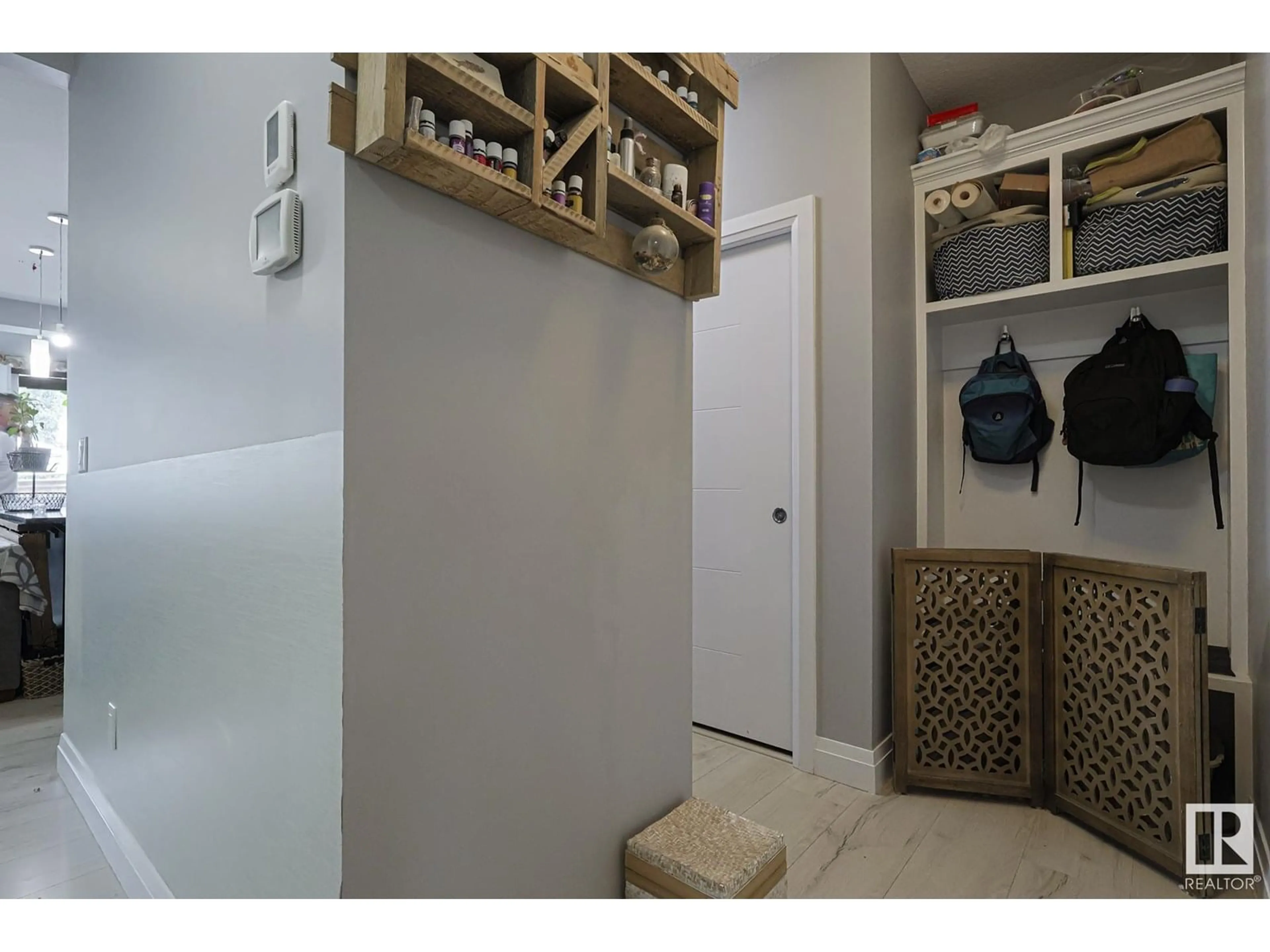 Indoor entryway for 120 SPRINGWOOD WY, Spruce Grove Alberta T7X0S7