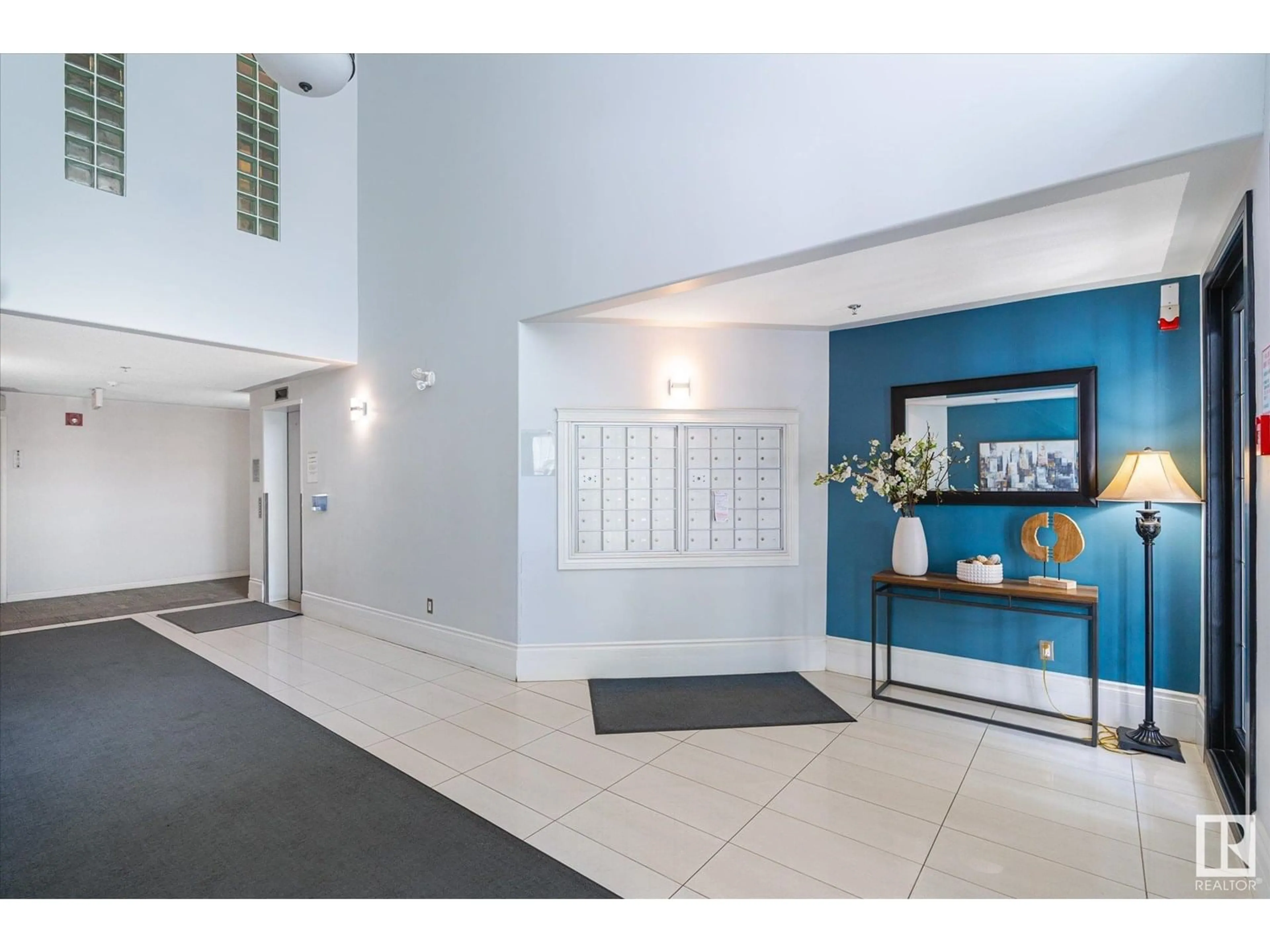Indoor foyer for #101 - 12028 103 AV, Edmonton Alberta T5K2T9
