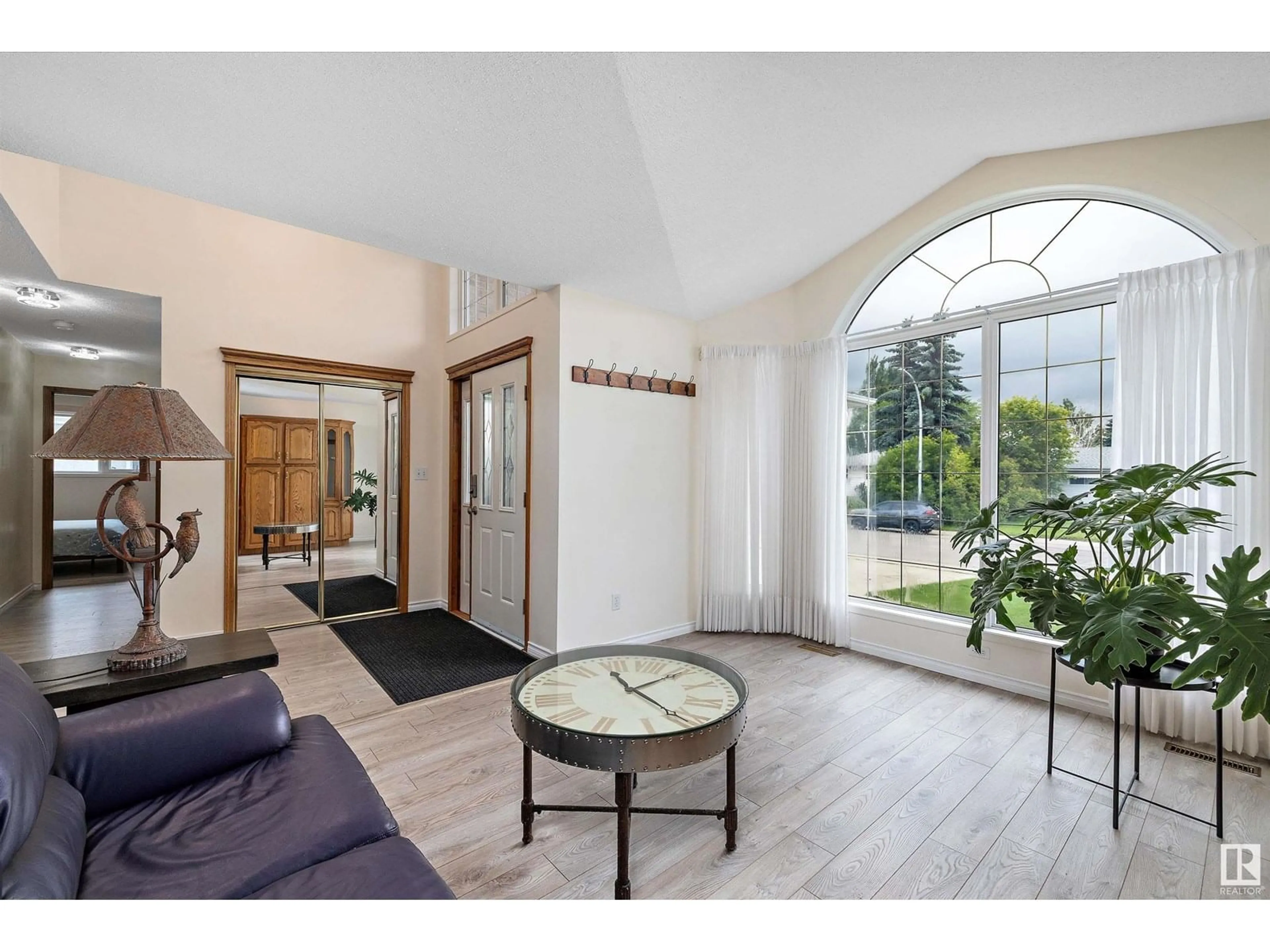 Indoor foyer for NW - 8946 154 ST, Edmonton Alberta T5R1S8