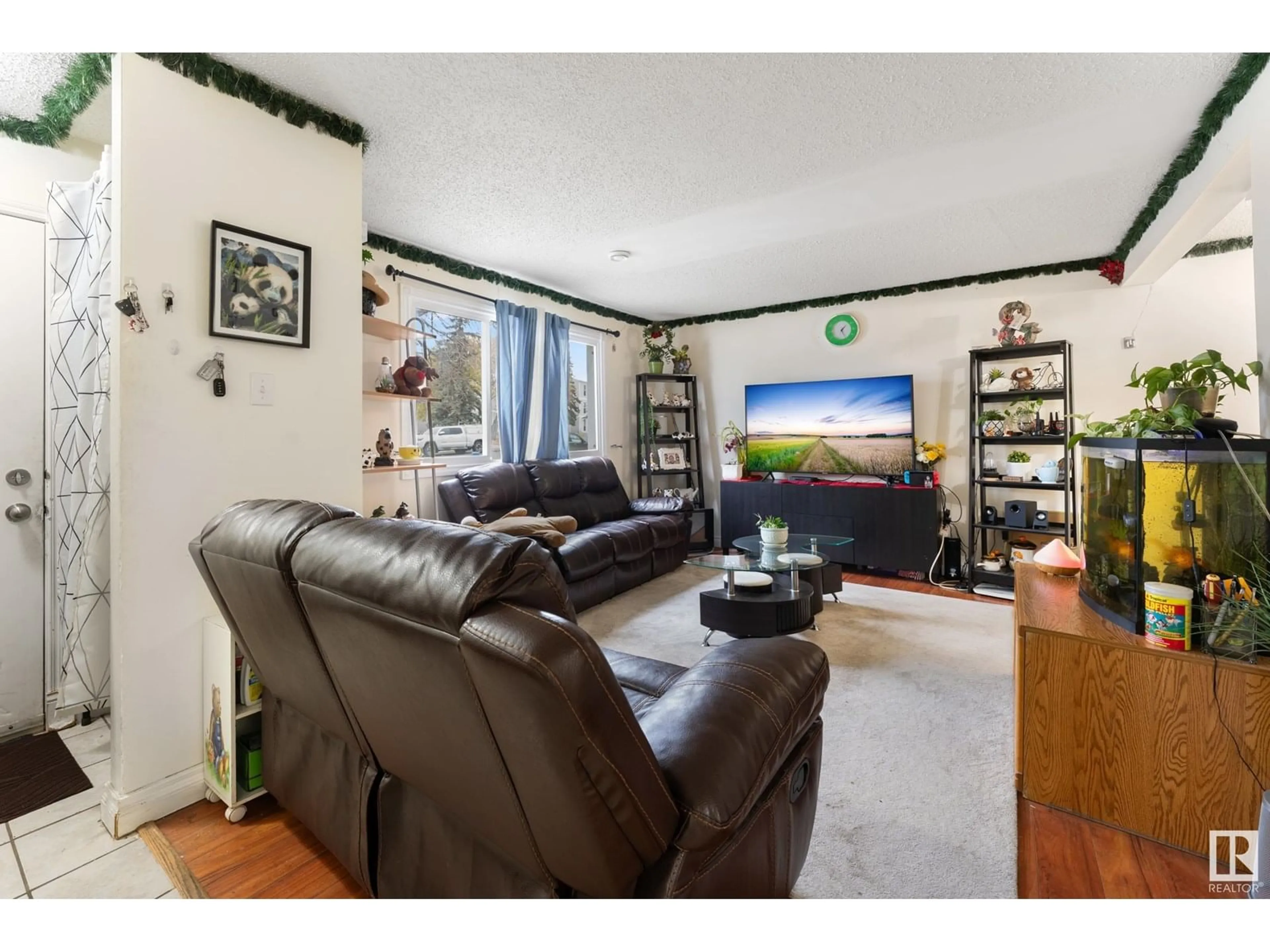 Living room with furniture, unknown for 1498 LAKEWOOD ROAD, Edmonton Alberta T6K3M2