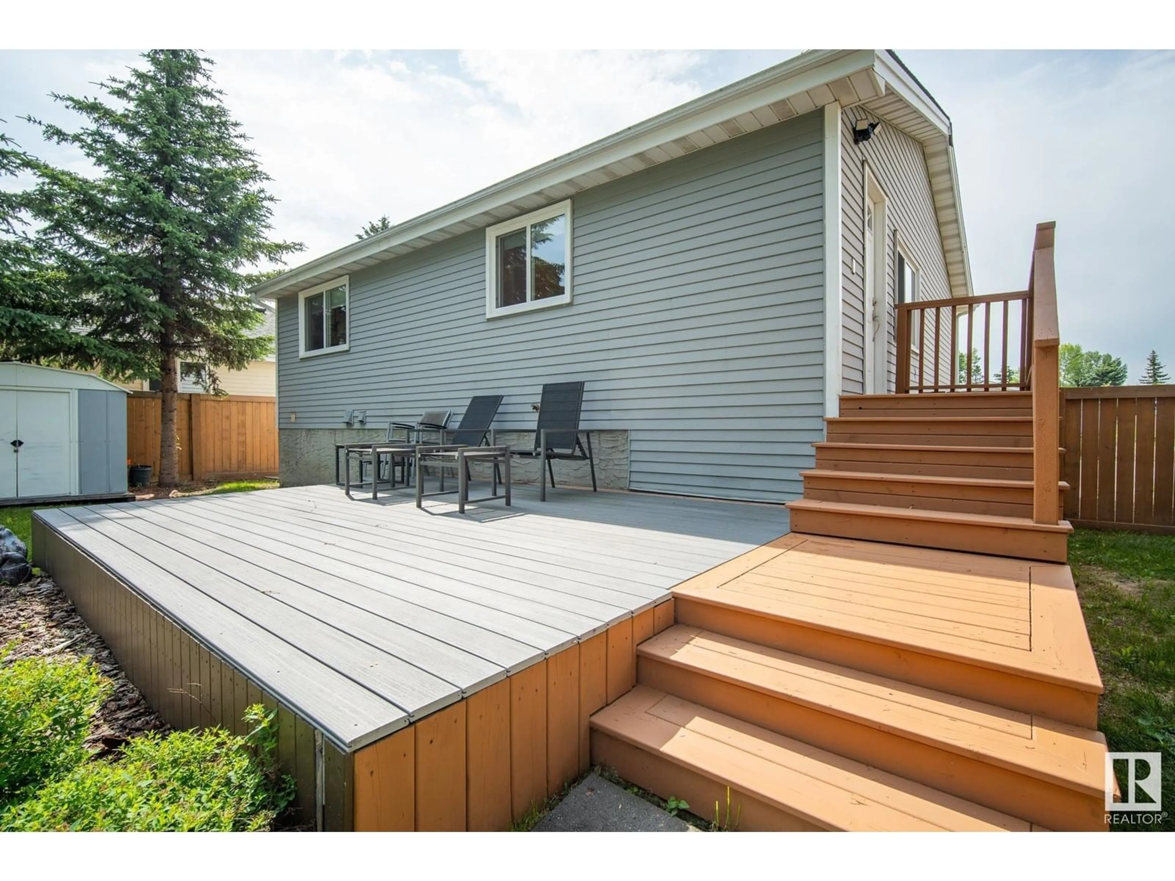 Patio, street for 4524 35 AV, Edmonton Alberta T6L3P9