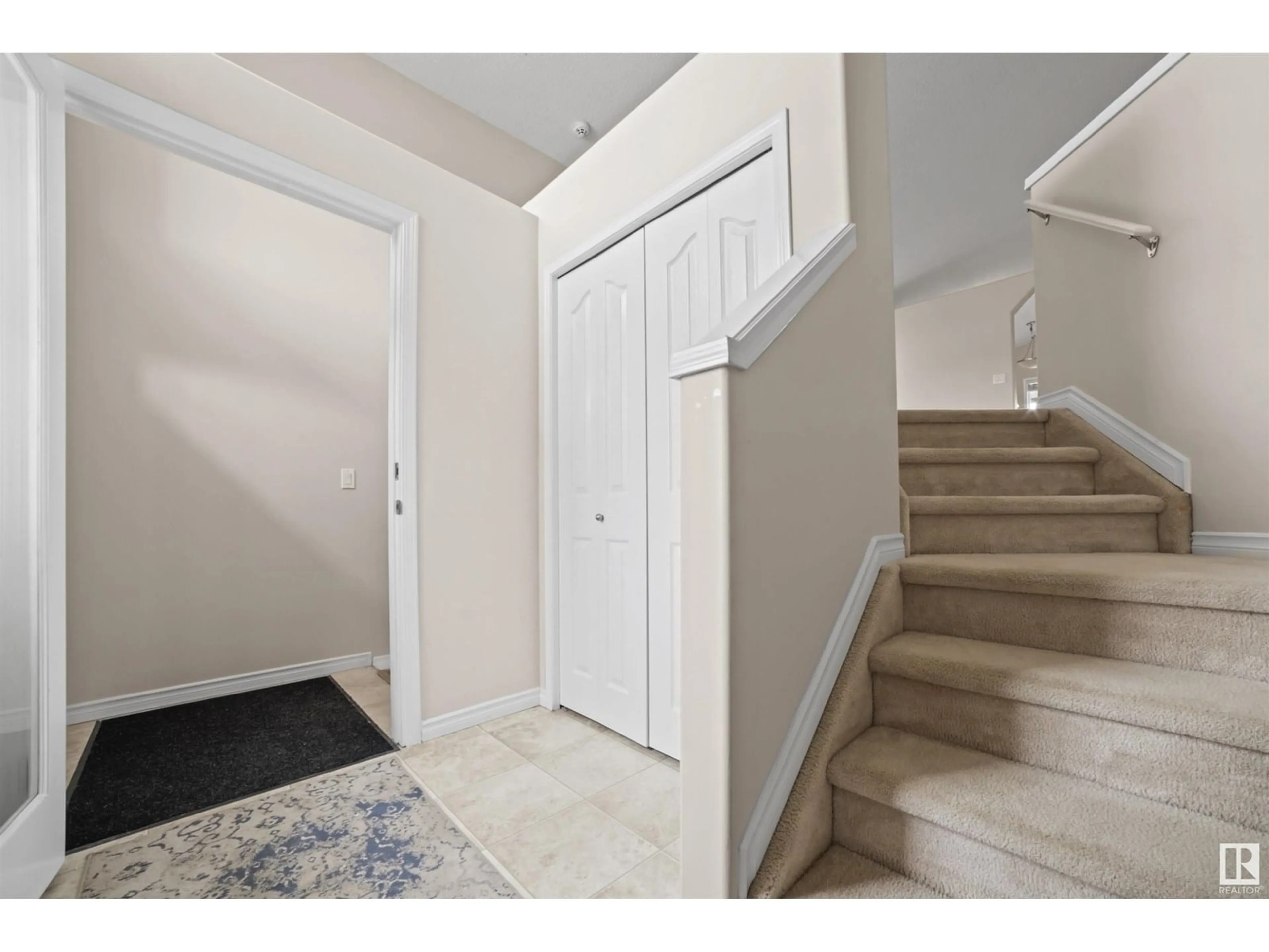 Indoor entryway for 3219 24 AV, Edmonton Alberta T6T0C9