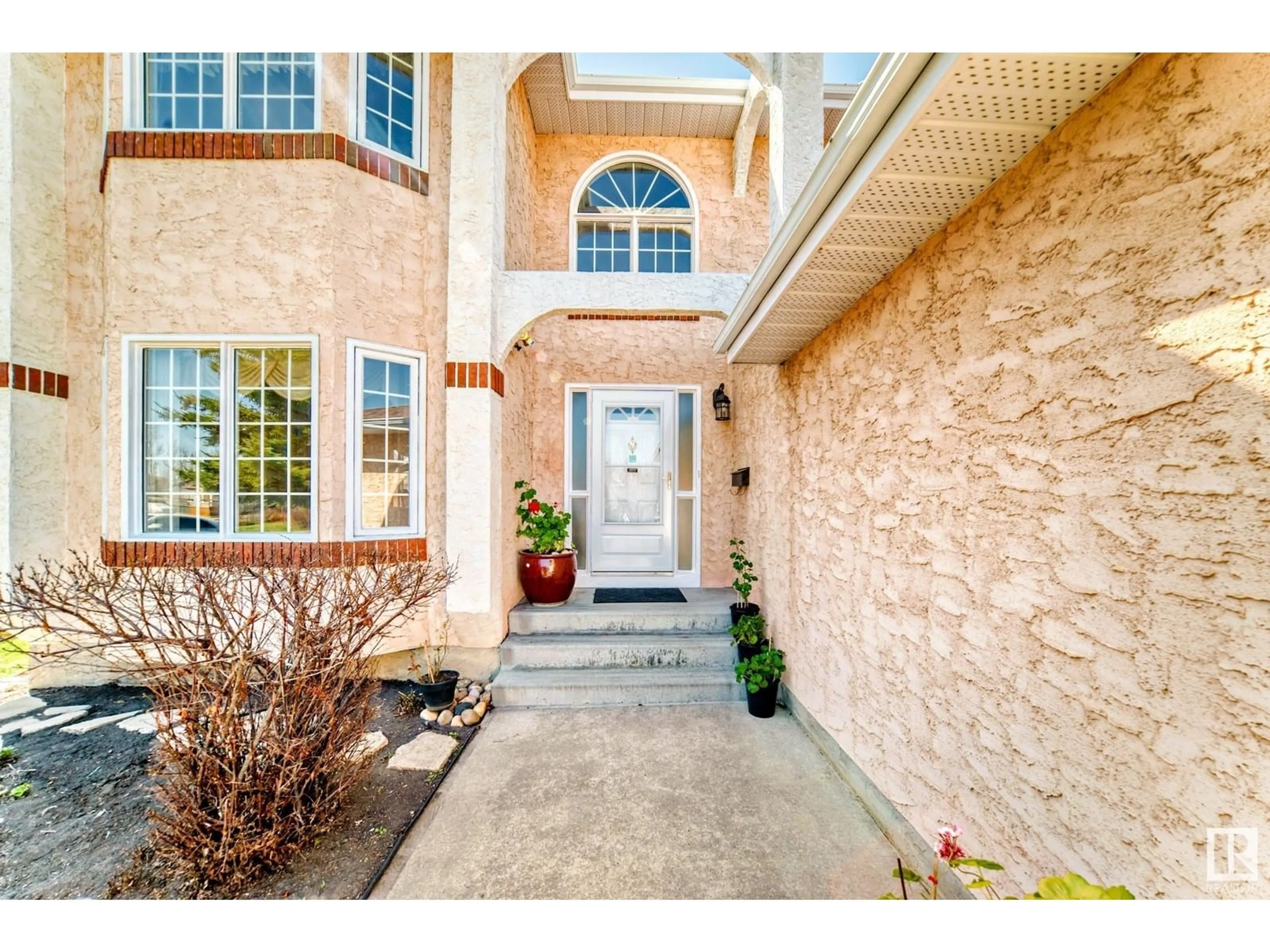 Indoor entryway for 15512 132 ST NW, Edmonton Alberta T6V1B7