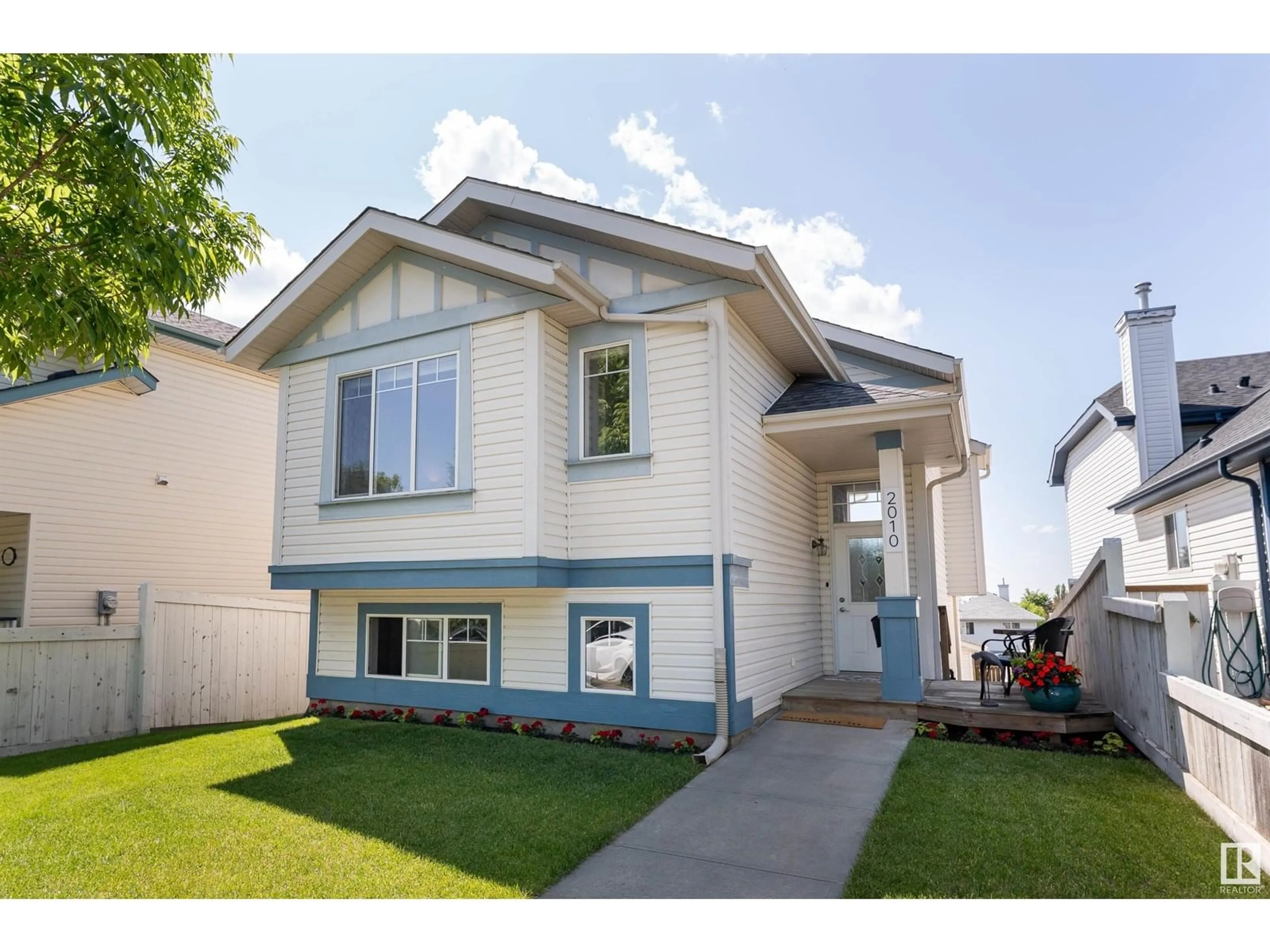 Home with vinyl exterior material, street for 2010 TANNER WD, Edmonton Alberta T6R3M7