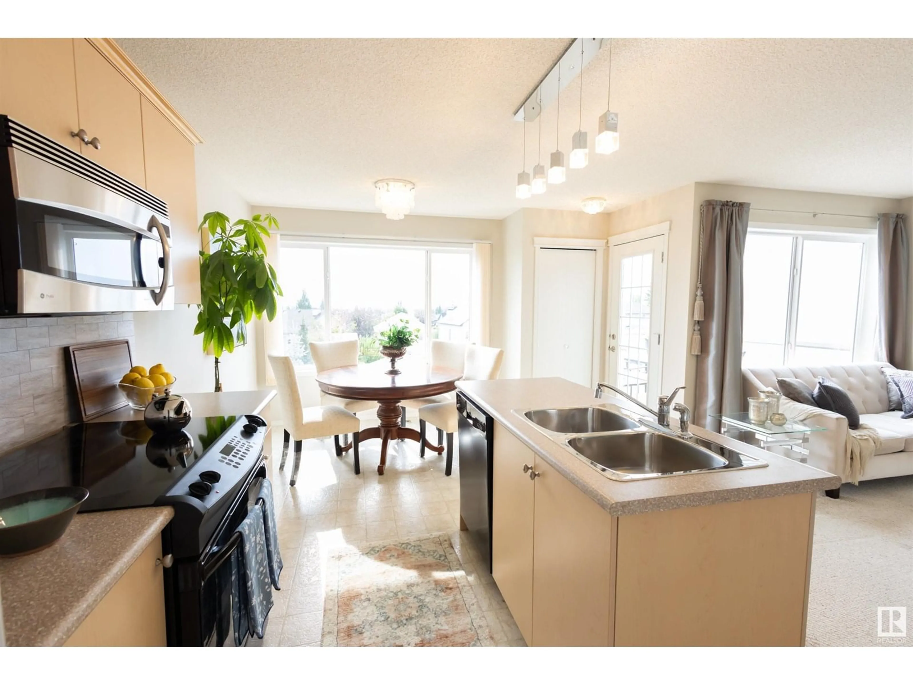 Open concept kitchen, unknown for 2010 TANNER WD, Edmonton Alberta T6R3M7