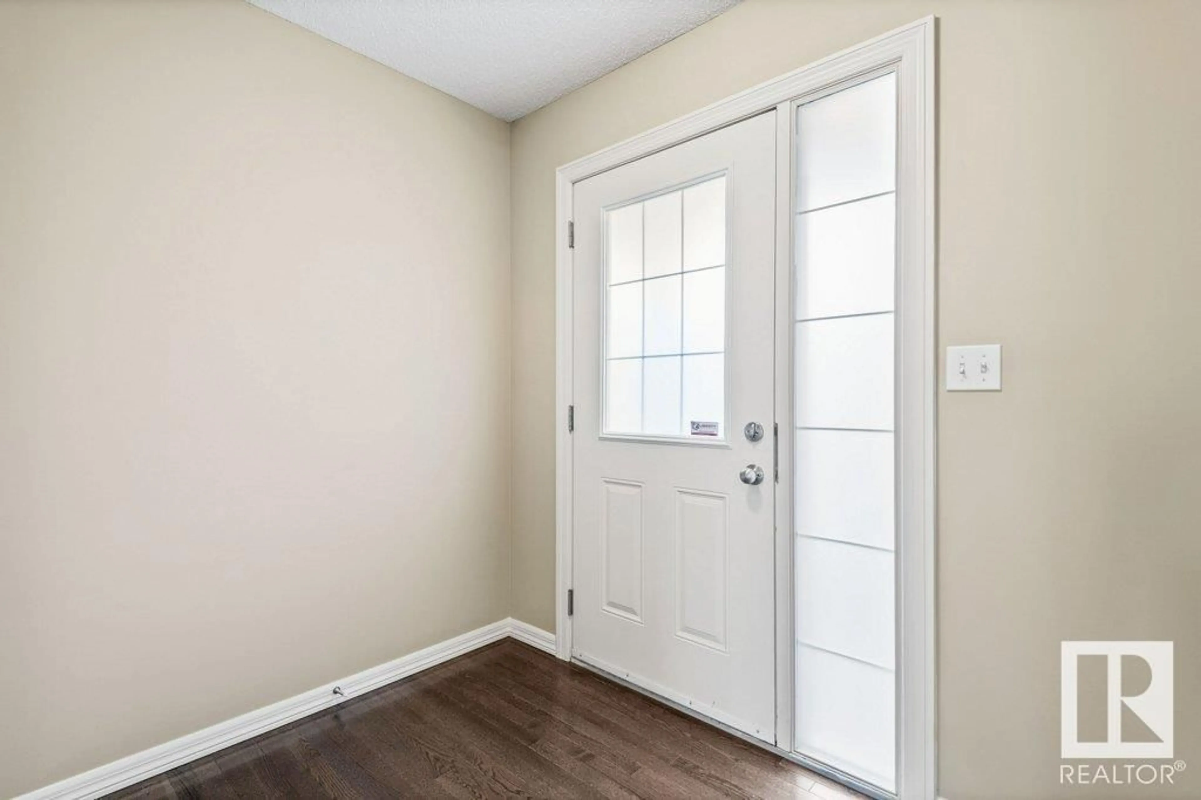Indoor entryway for 6204 60 ST, Beaumont Alberta T4X0J3