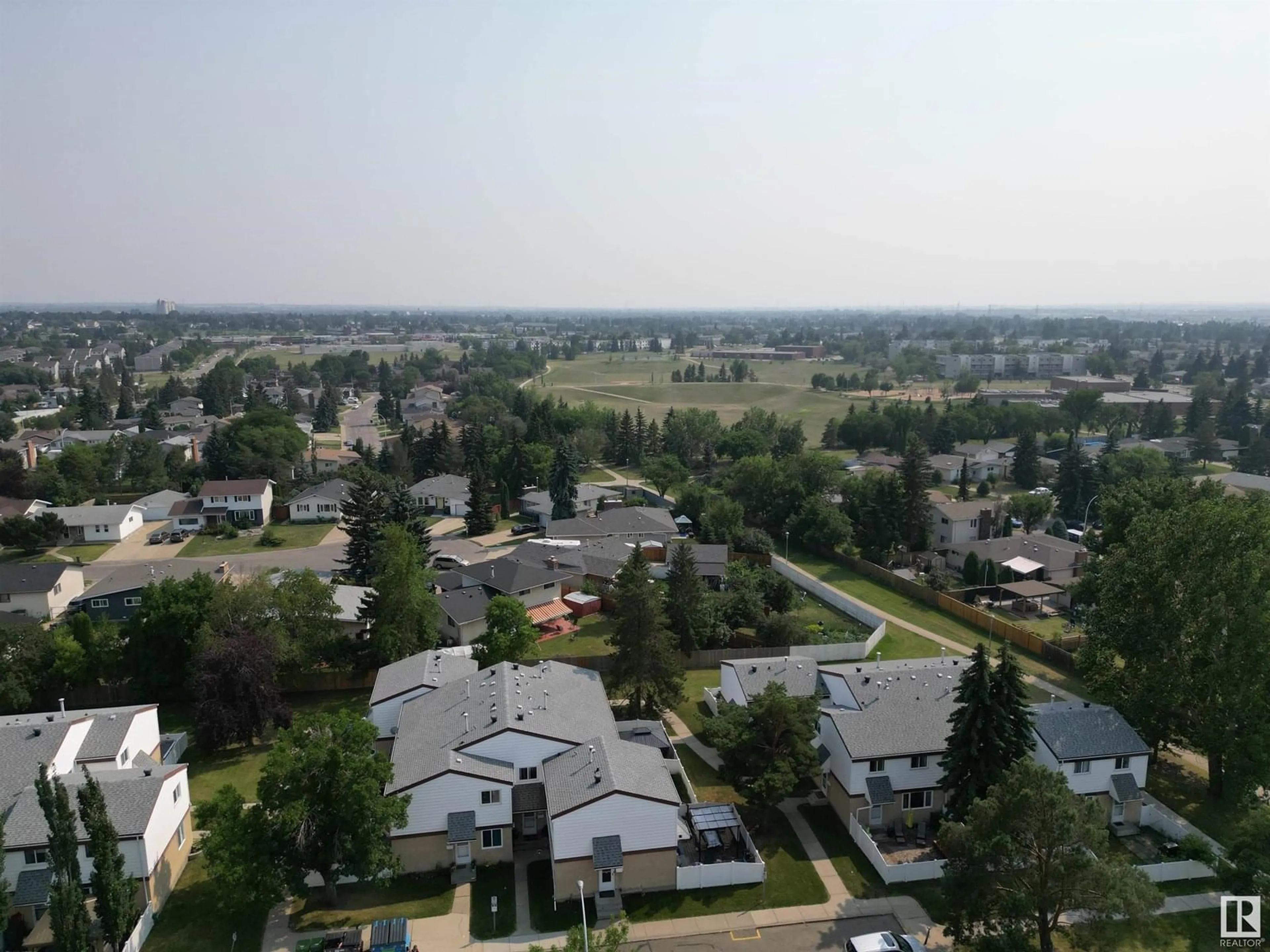 A pic from outside/outdoor area/front of a property/back of a property/a pic from drone, mountain view for 5B TWIN TC, Edmonton Alberta T6K1V4