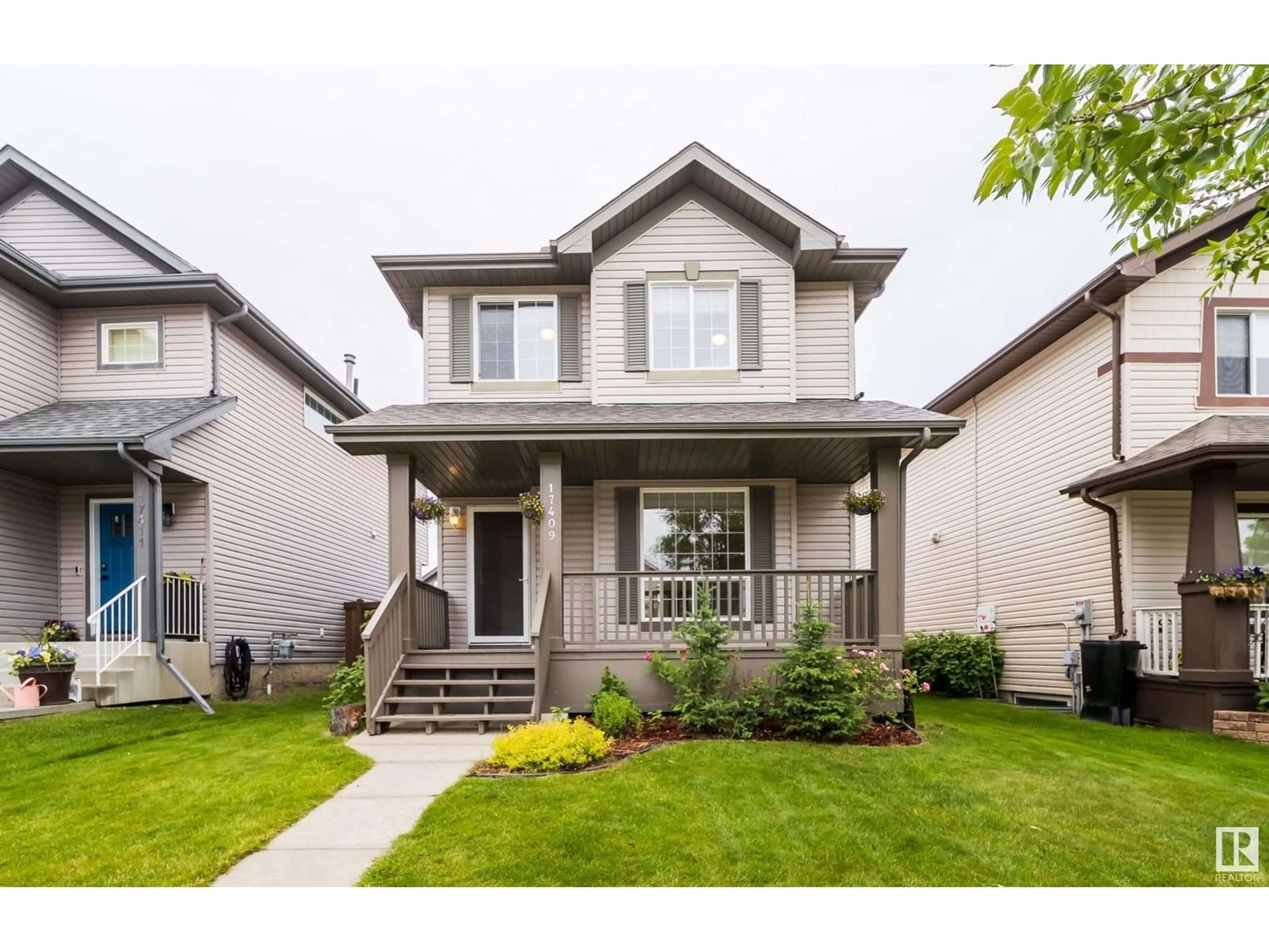 Home with vinyl exterior material, street for 17409 88 ST, Edmonton Alberta T5Z3Z2