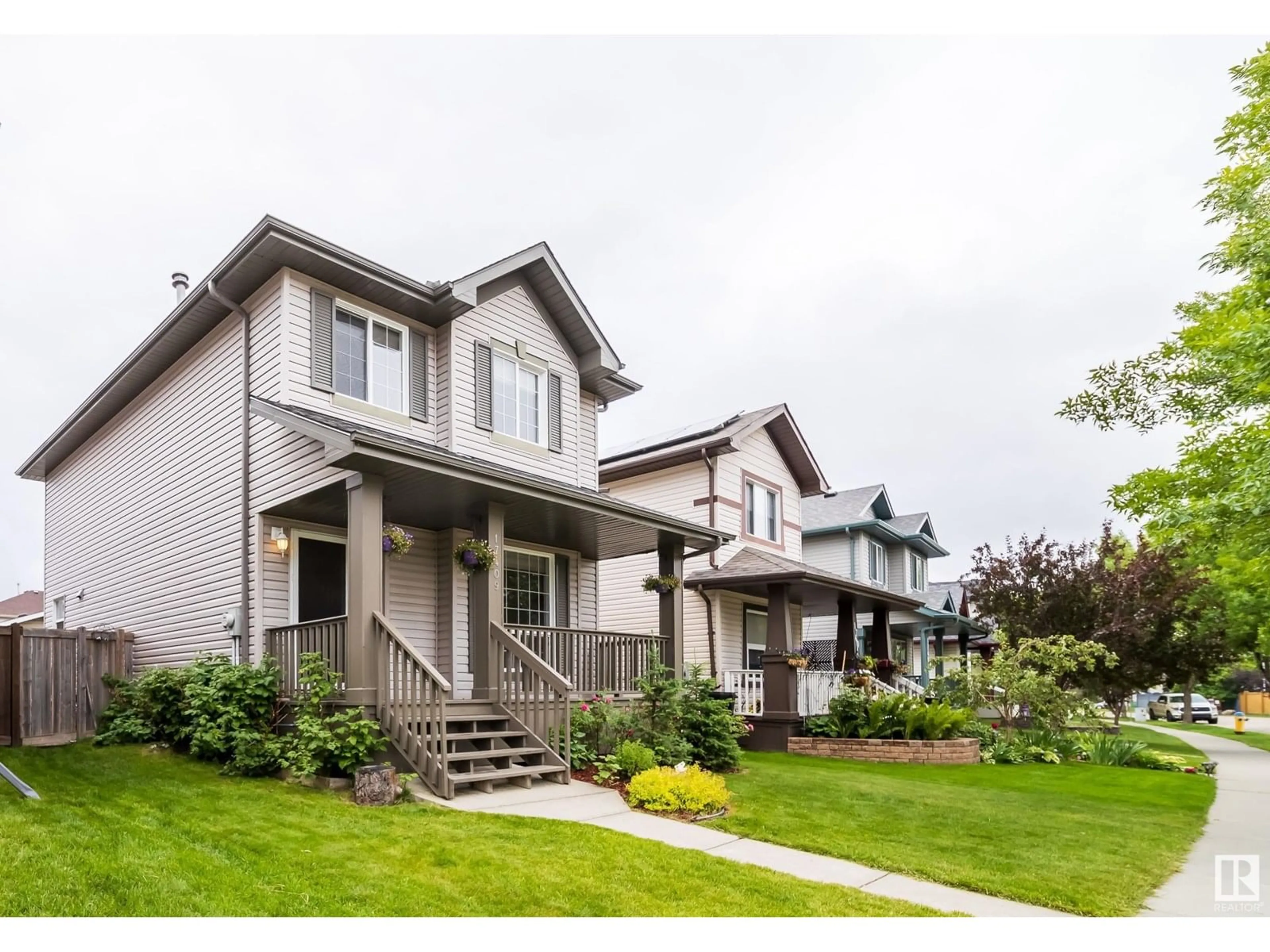 Home with vinyl exterior material, street for 17409 88 ST, Edmonton Alberta T5Z3Z2