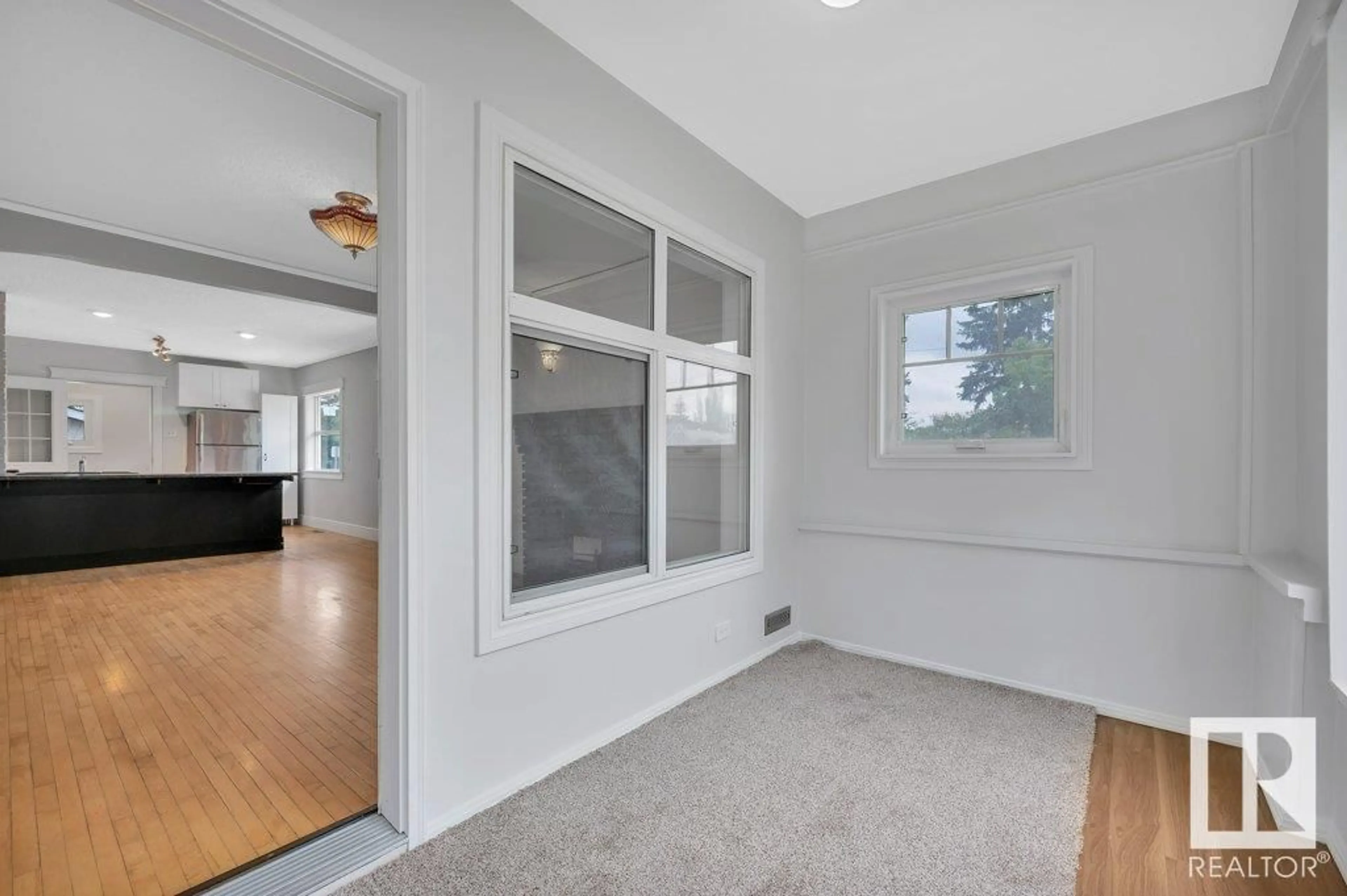 Indoor entryway for 11503 86 ST, Edmonton Alberta T5B3J4