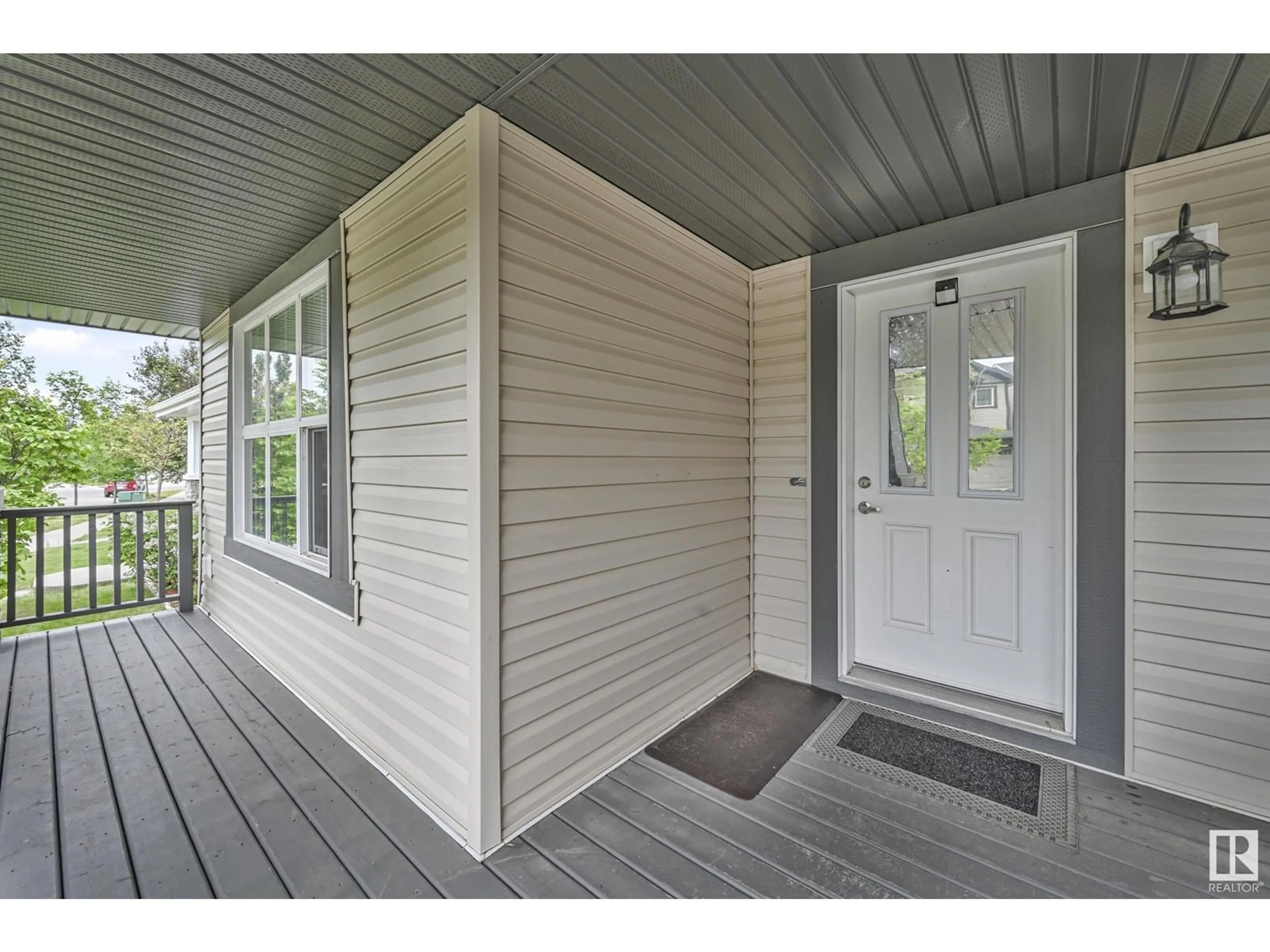 Indoor entryway for 4034 ALEXANDER WY, Edmonton Alberta T6W2C5