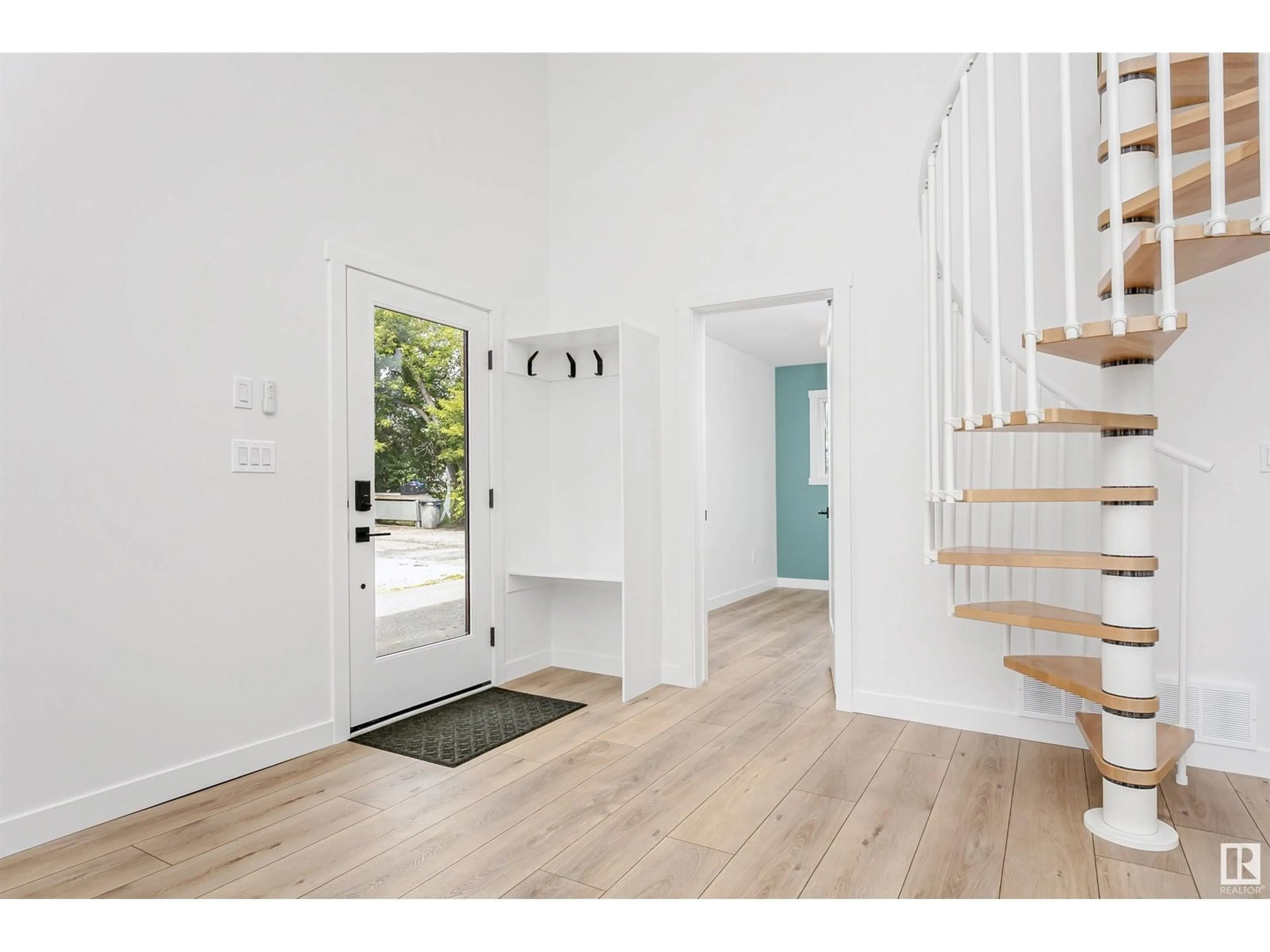 Indoor entryway for 24 STE. ANNE TR, Rural Lac Ste. Anne County Alberta T0E1A1