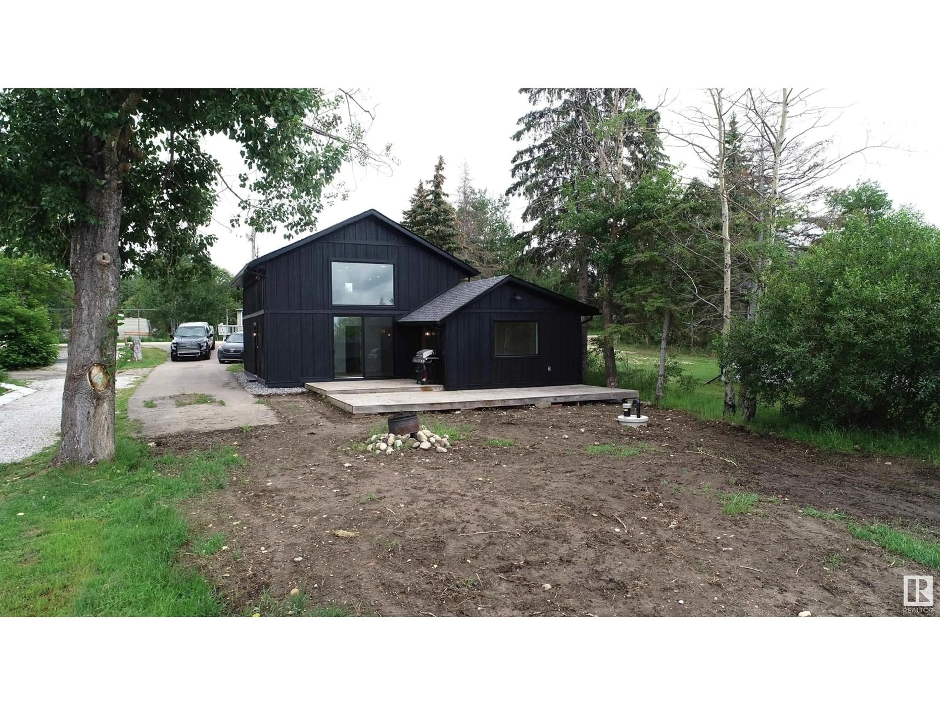 Shed for 24 STE. ANNE TR, Rural Lac Ste. Anne County Alberta T0E1A1